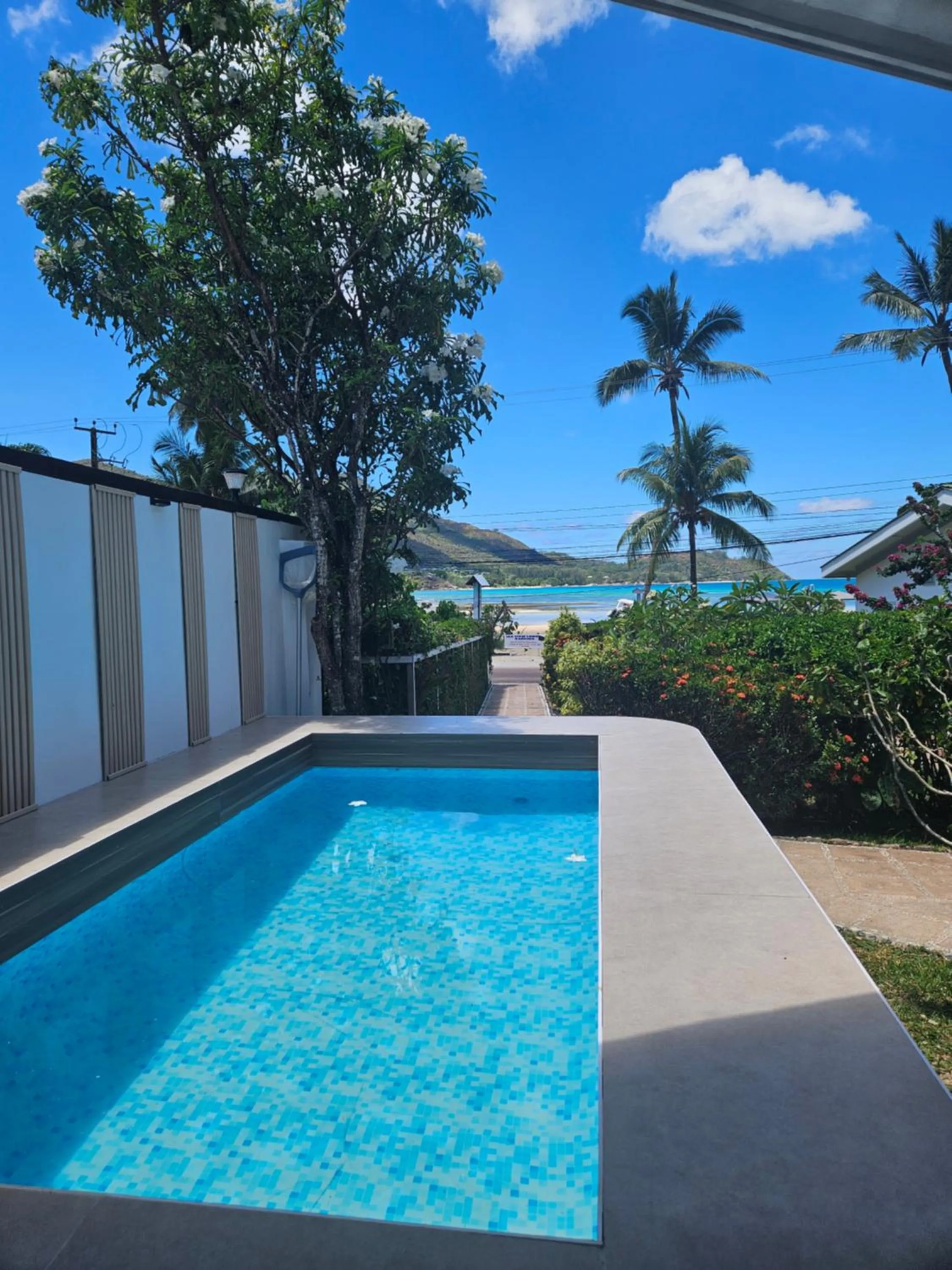 Swimming pool in Sea View Lodge