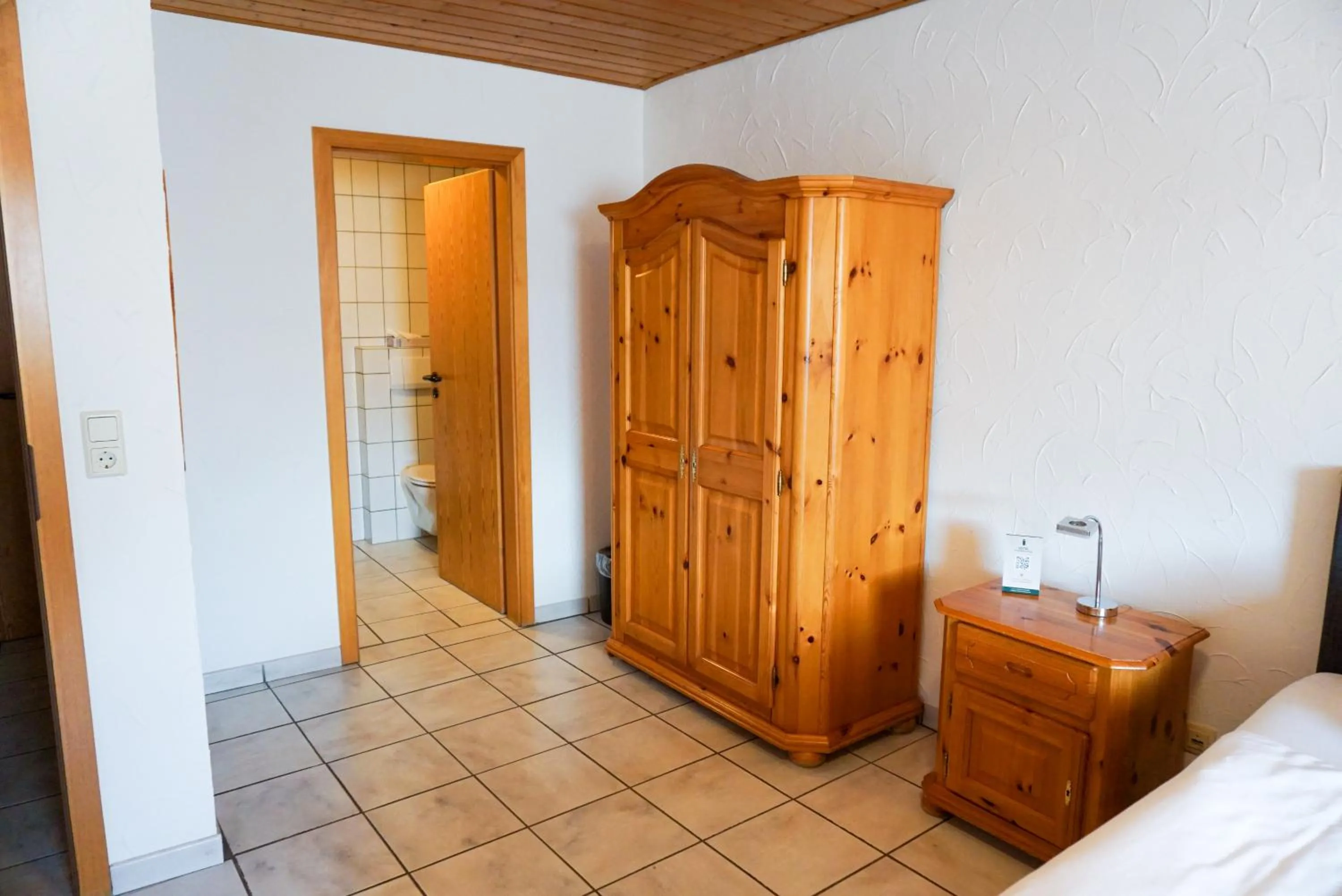 Photo of the whole room, Bed in Hotel zur Schlemmerscheune