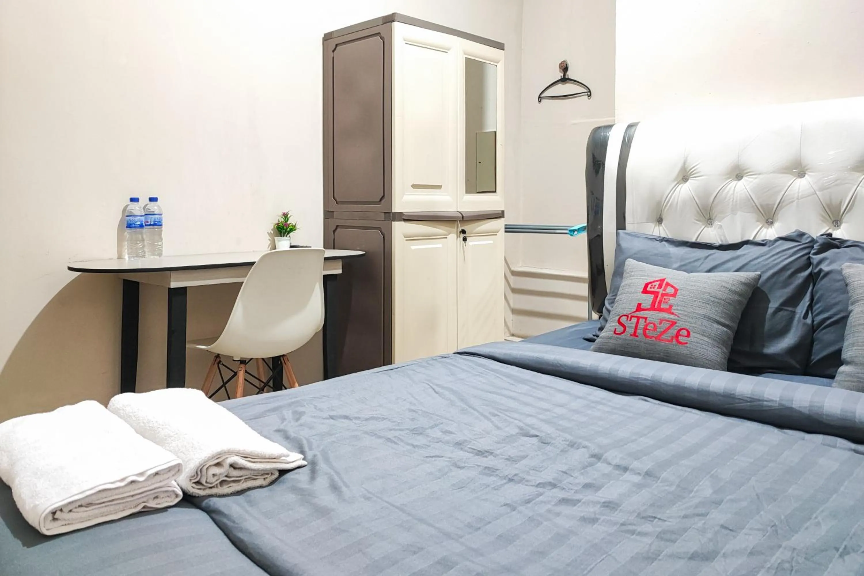 Bedroom, Bed in Urbanview Hotel Syariah near Jamtos