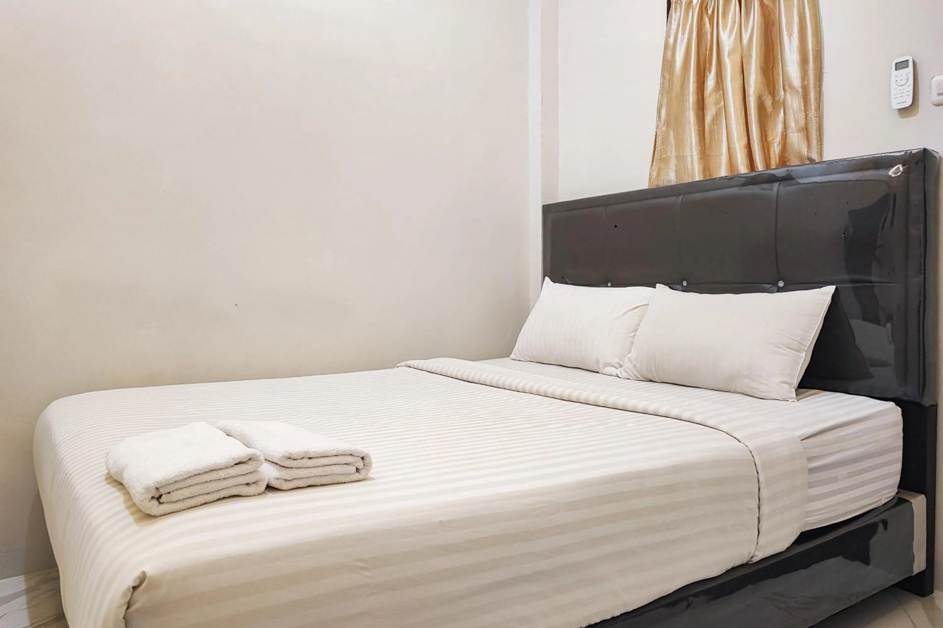 Urbanview Hotel Syariah near Jamtos