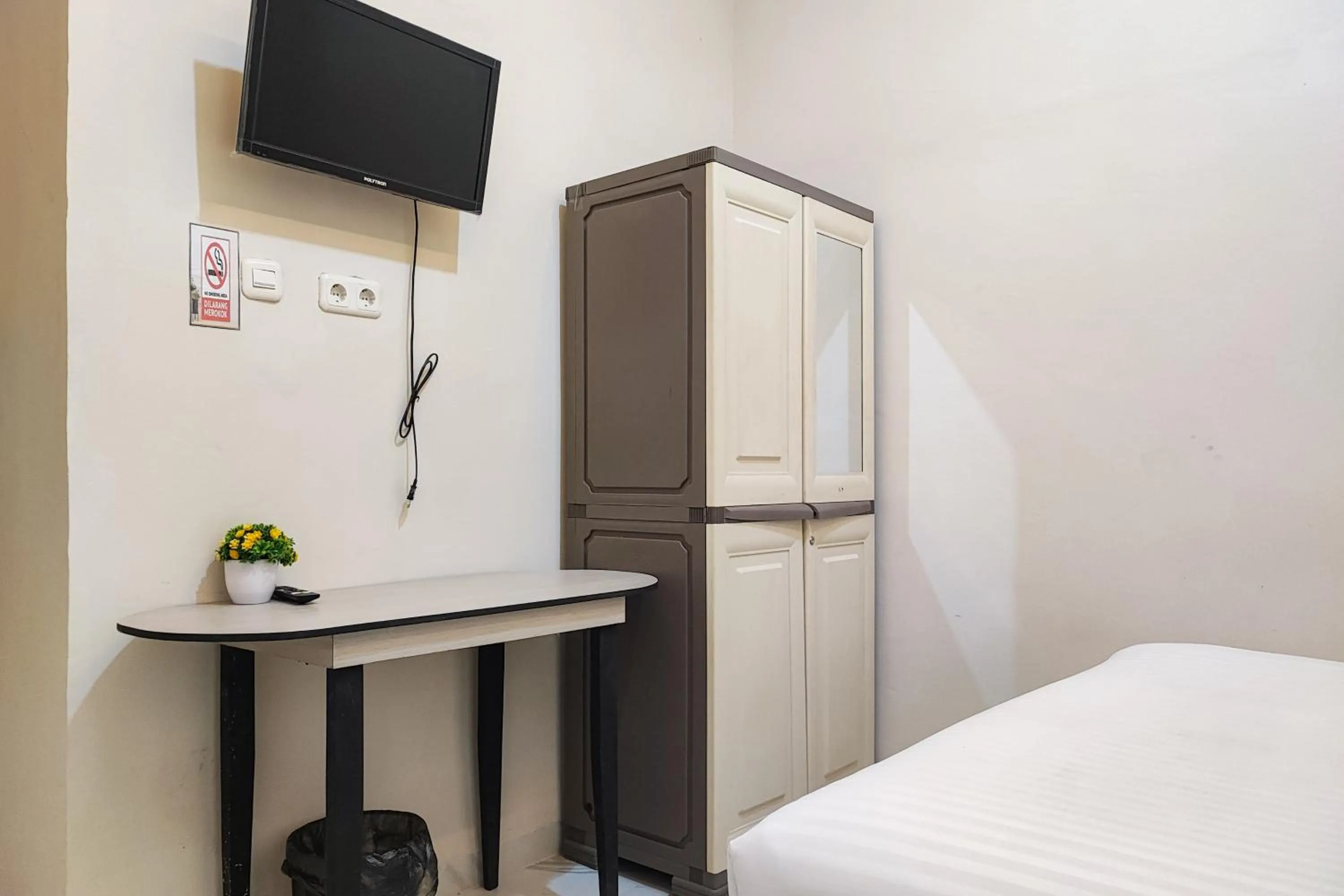 Bedroom, Bed in Urbanview Hotel Syariah near Jamtos