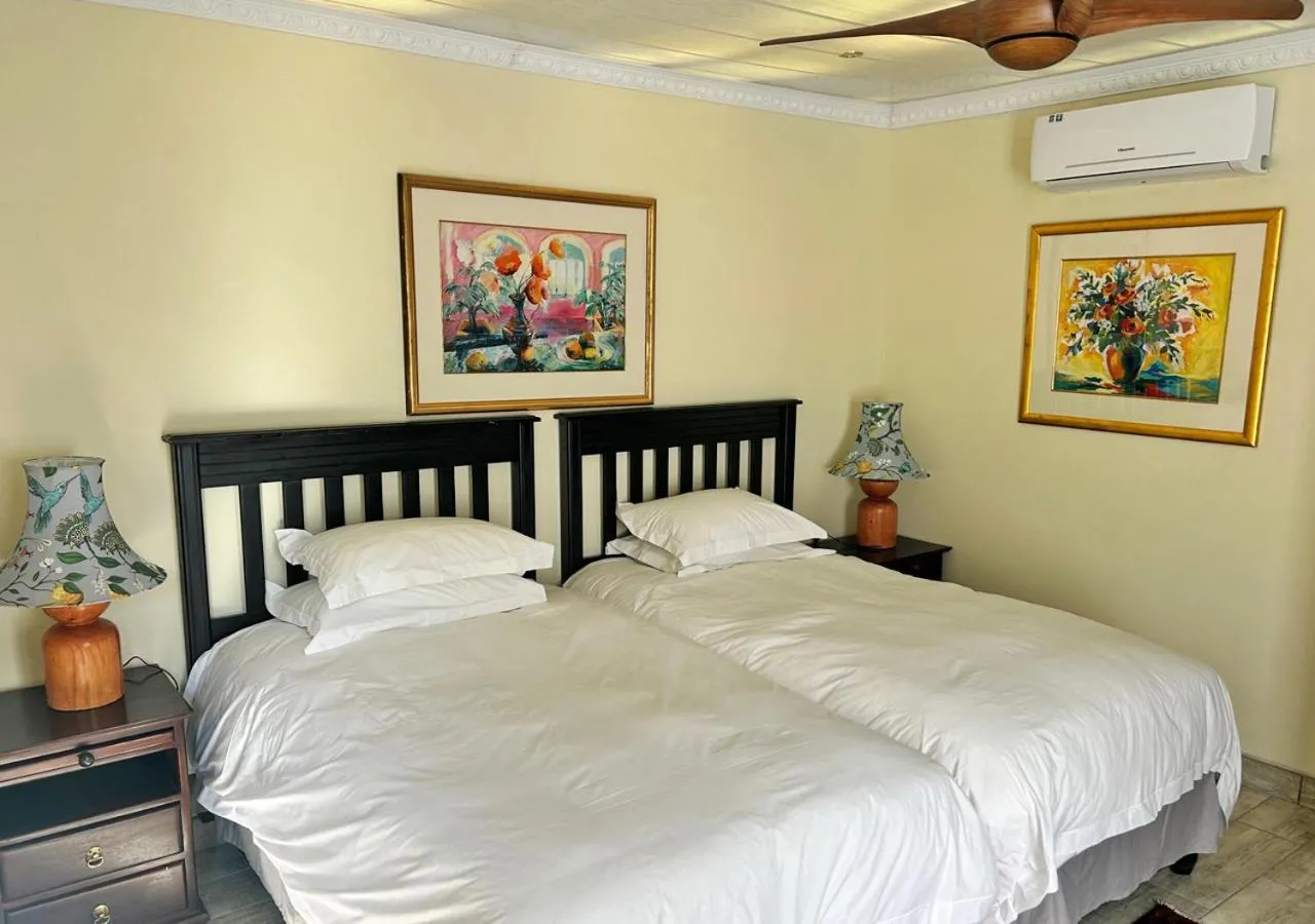 Classic Twin Room in The Victoria House