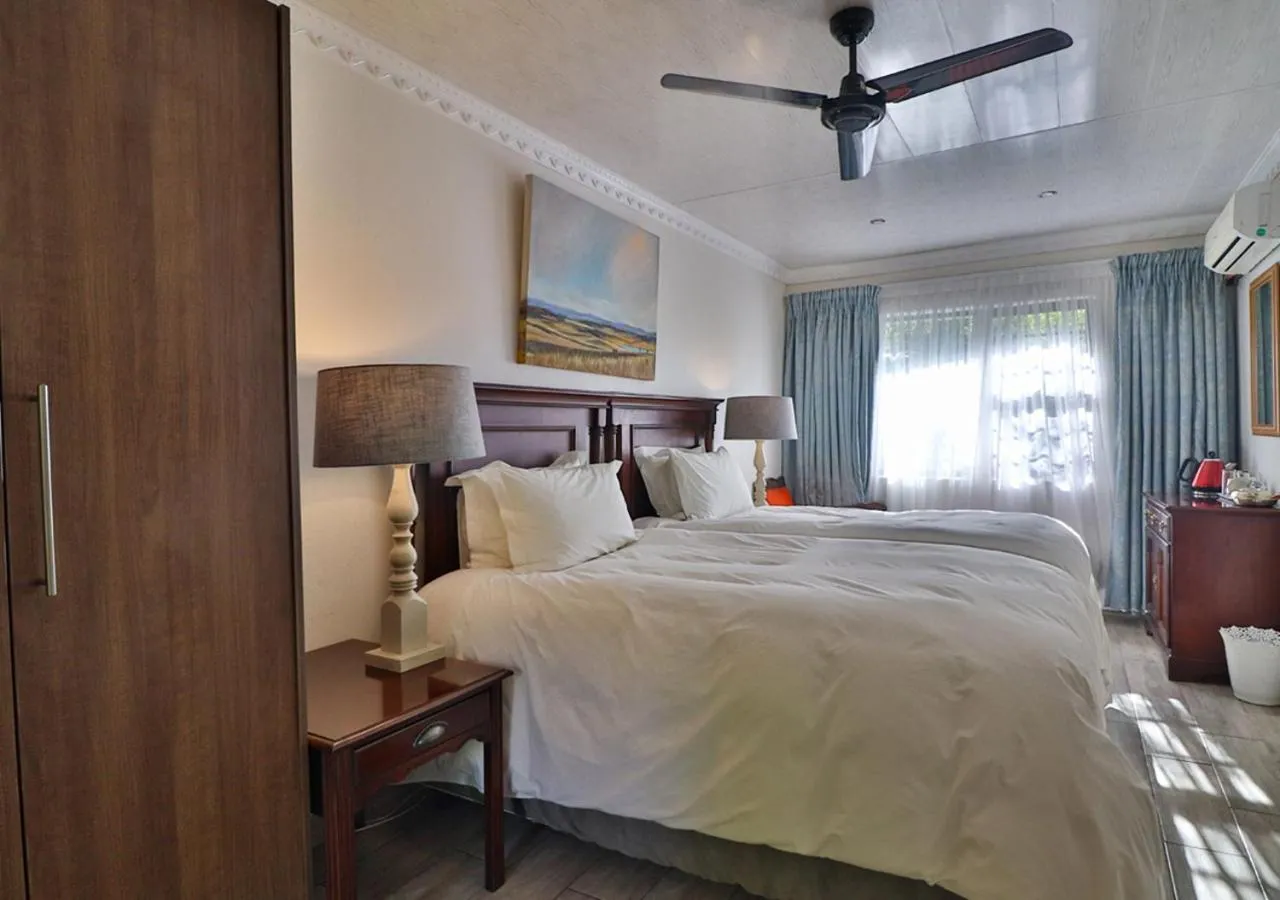 Deluxe Twin Room in The Victoria House