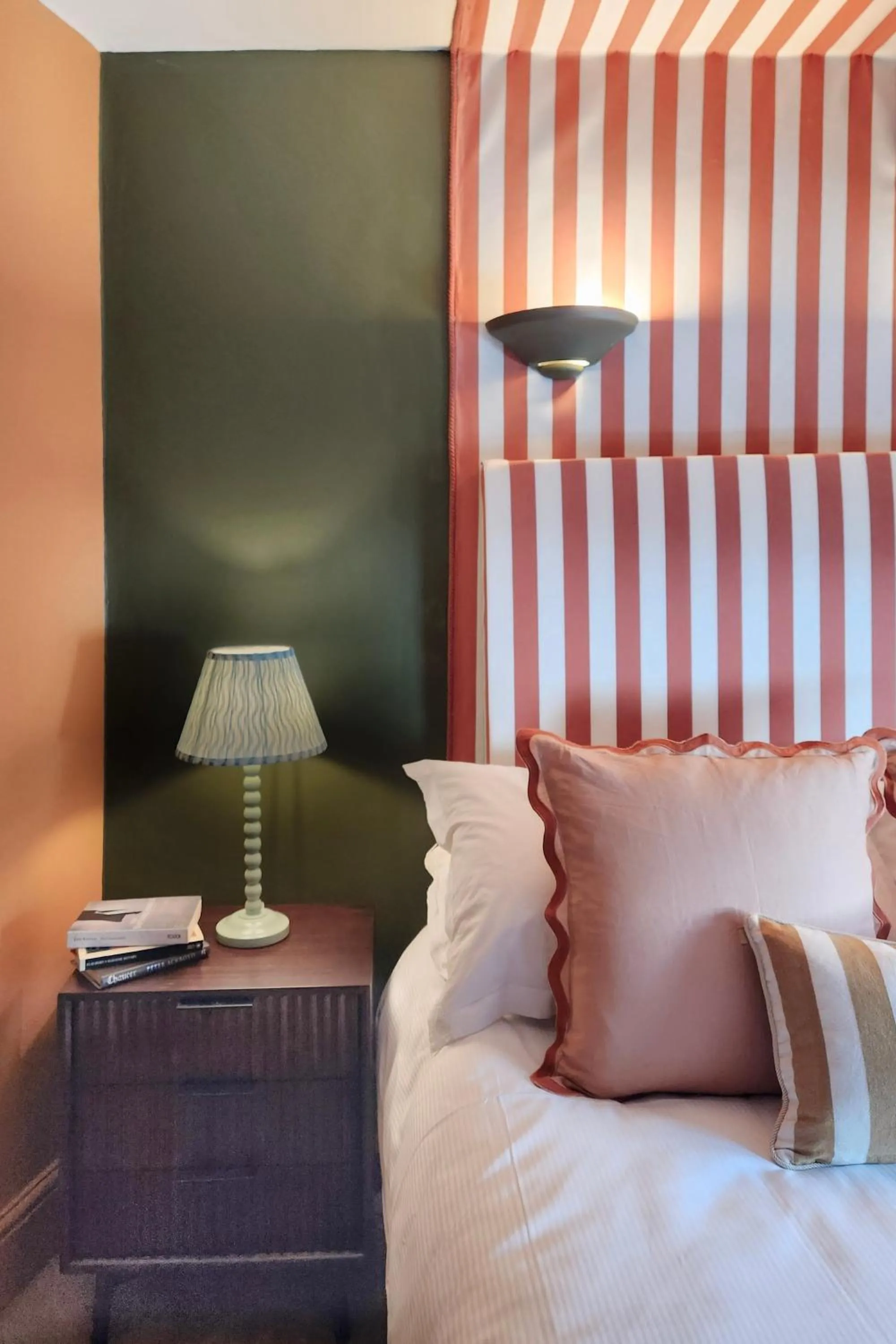 Bed in The Hare & Hounds Inn