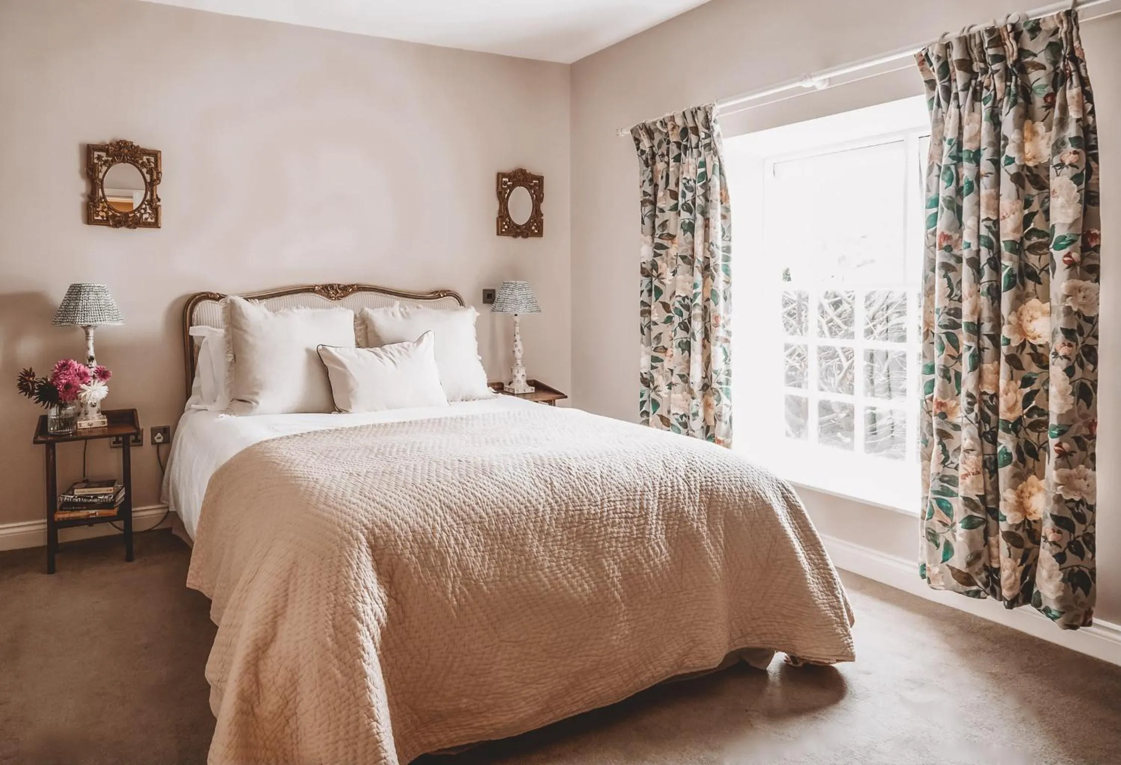 Bed in The Hare & Hounds Inn