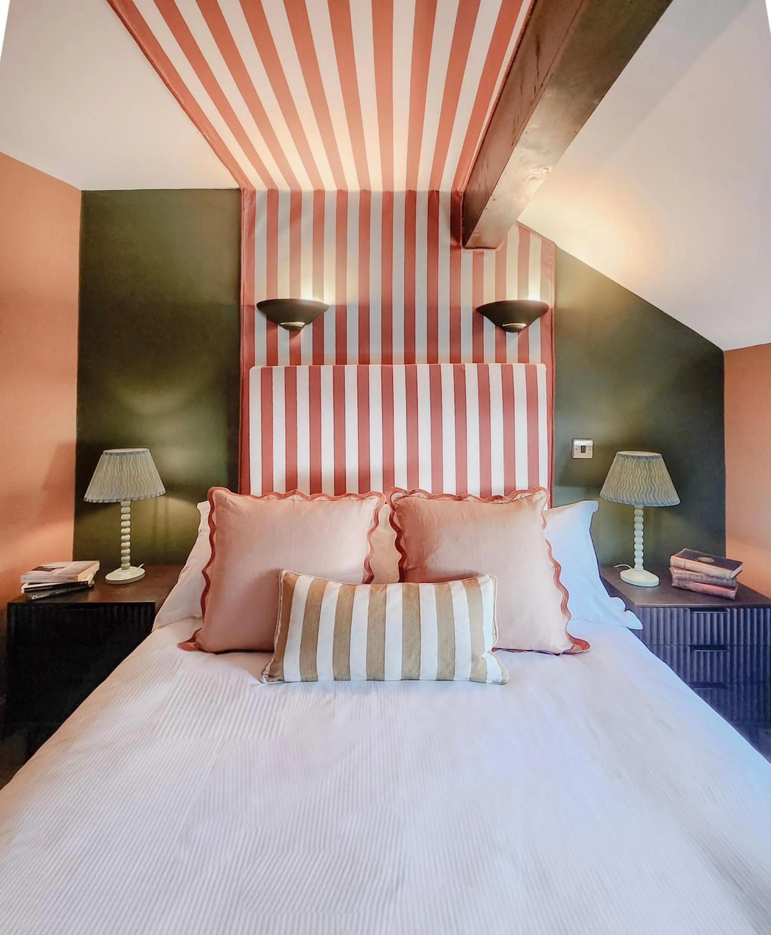 Bed in The Hare & Hounds Inn