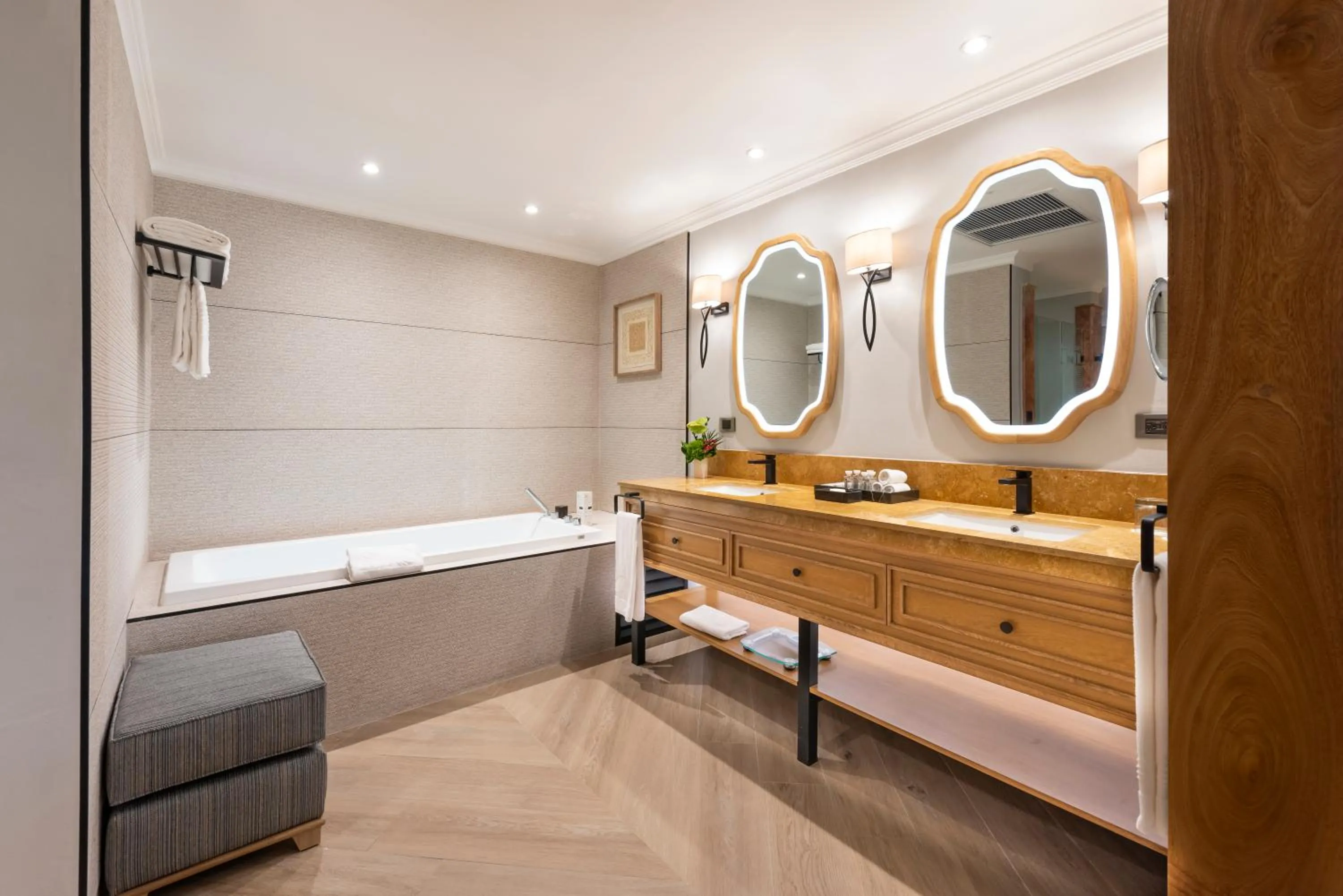 Bathroom, Bed in Valentin Imperial Riviera Maya All Inclusive - Adults Only