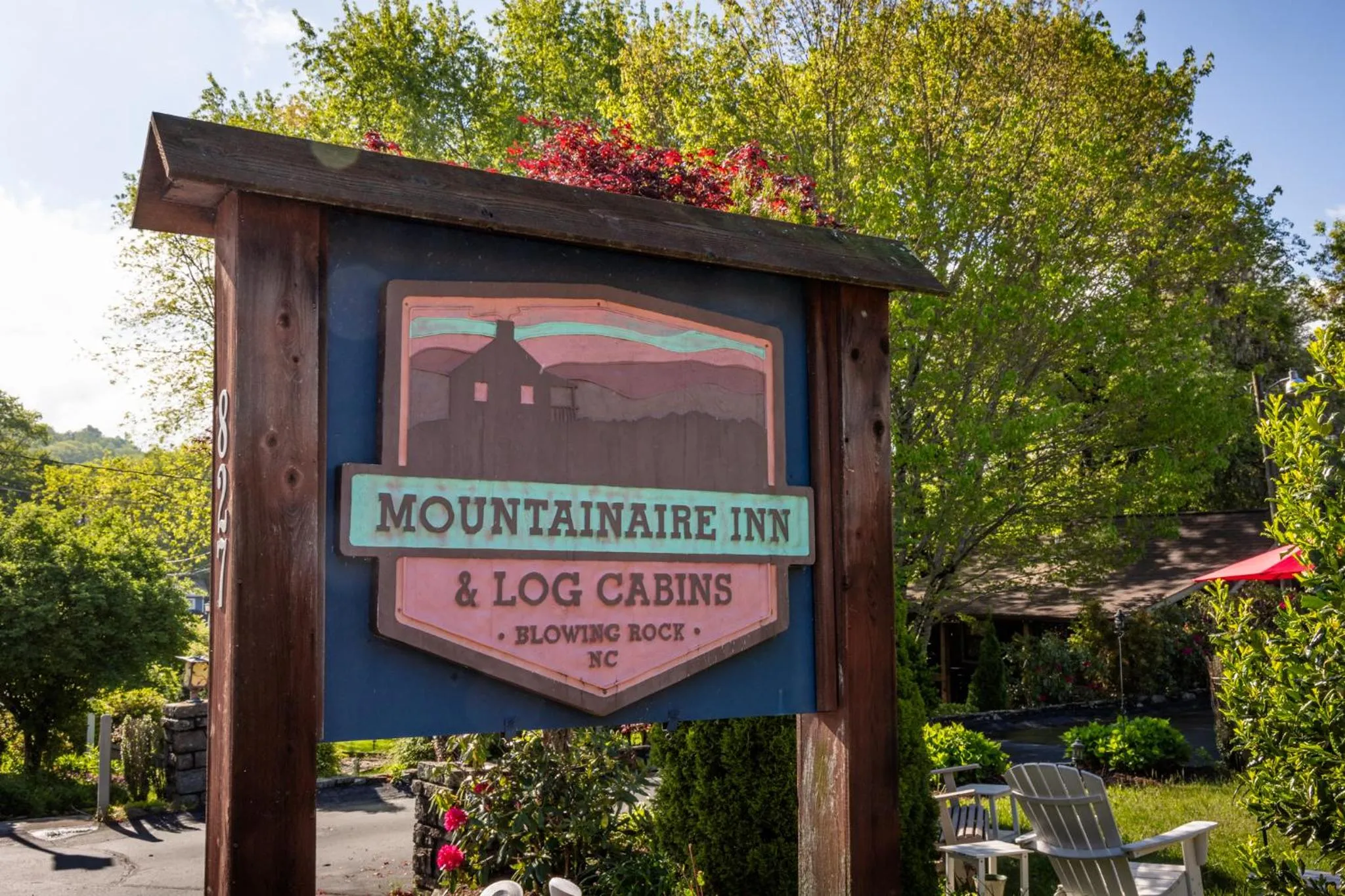 Property building in Mountainaire Inn and Log Cabins