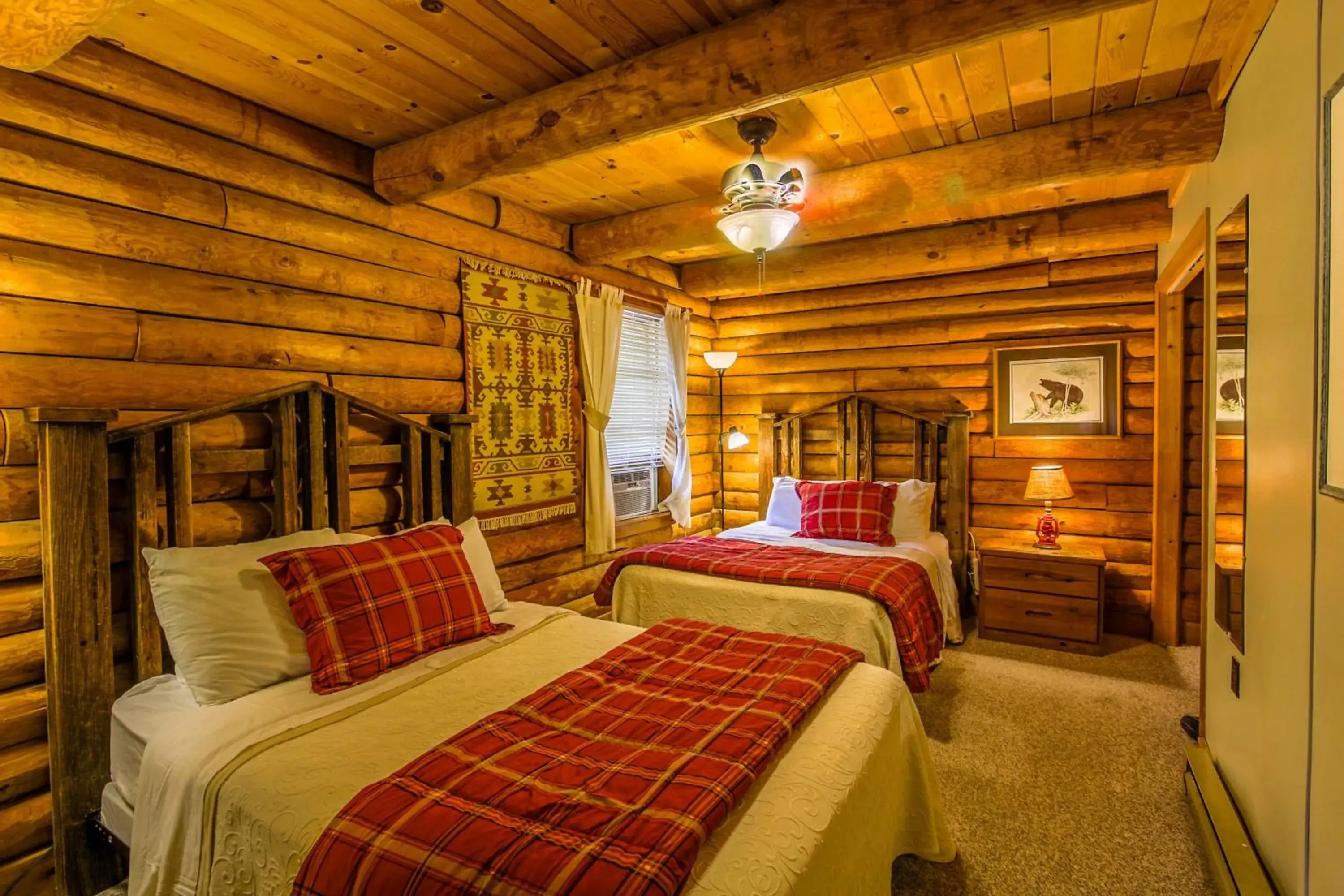 Bedroom, Bed in Mountainaire Inn and Log Cabins Bedroom, Bed in Mountainaire Inn and Log Cabins