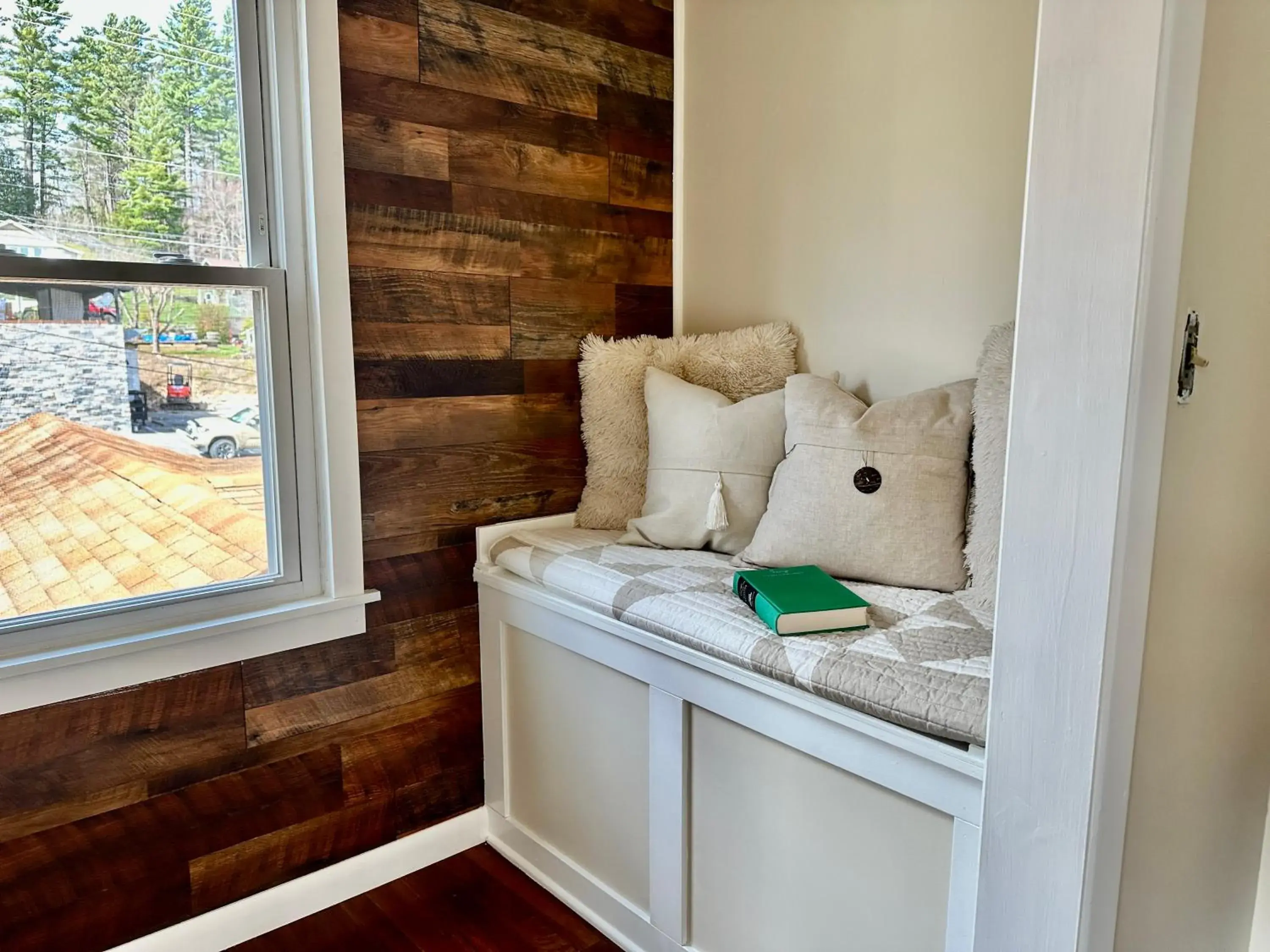 Deluxe Suite in Mountainaire Inn and Log Cabins Deluxe Suite in Mountainaire Inn and Log Cabins