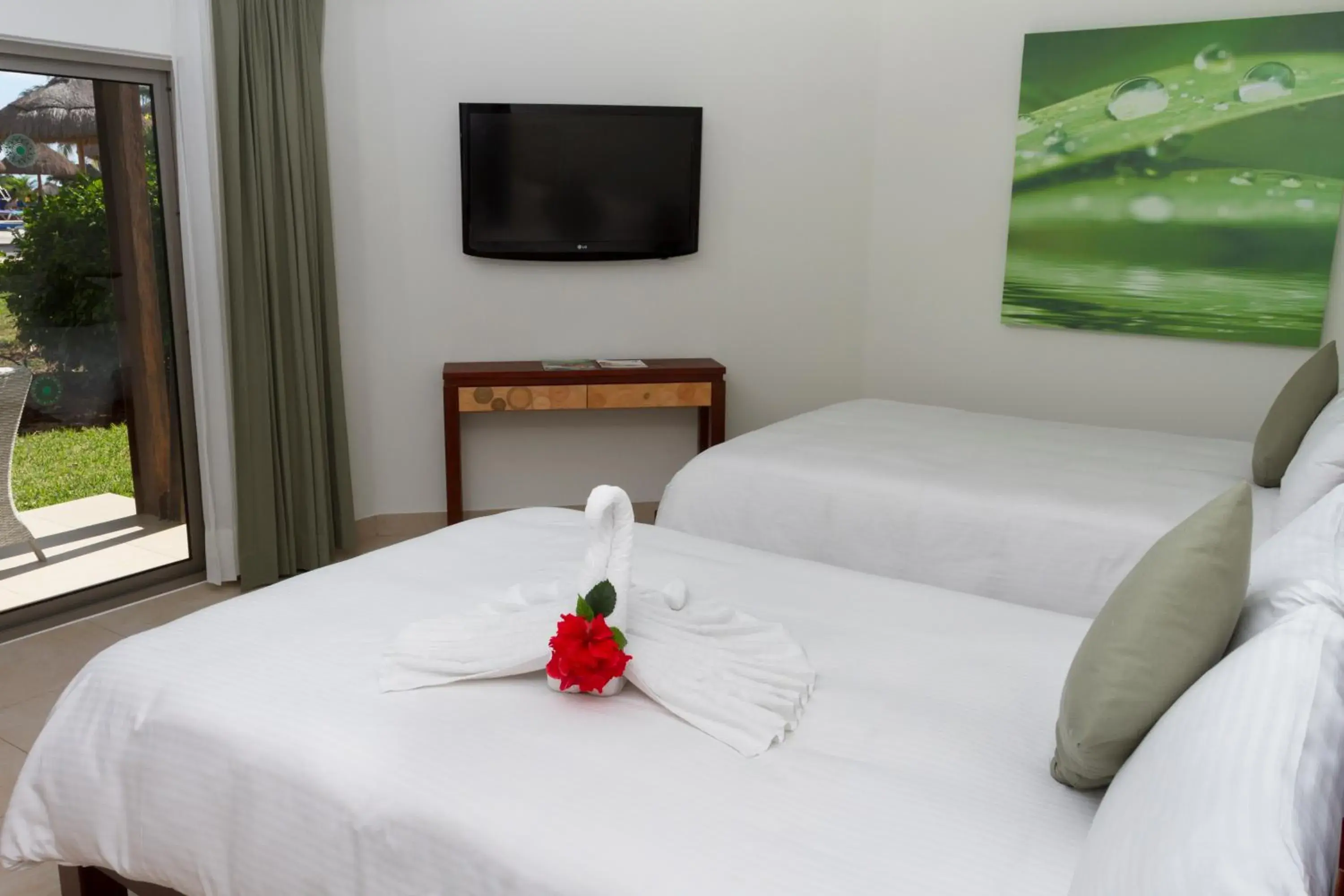 Royal Elite Superior - single occupancy in Sandos Caracol Nature Resort & Water Park All Inclusive Royal Elite Superior - single occupancy in Sandos Caracol Nature Resort & Water Park All Inclusive