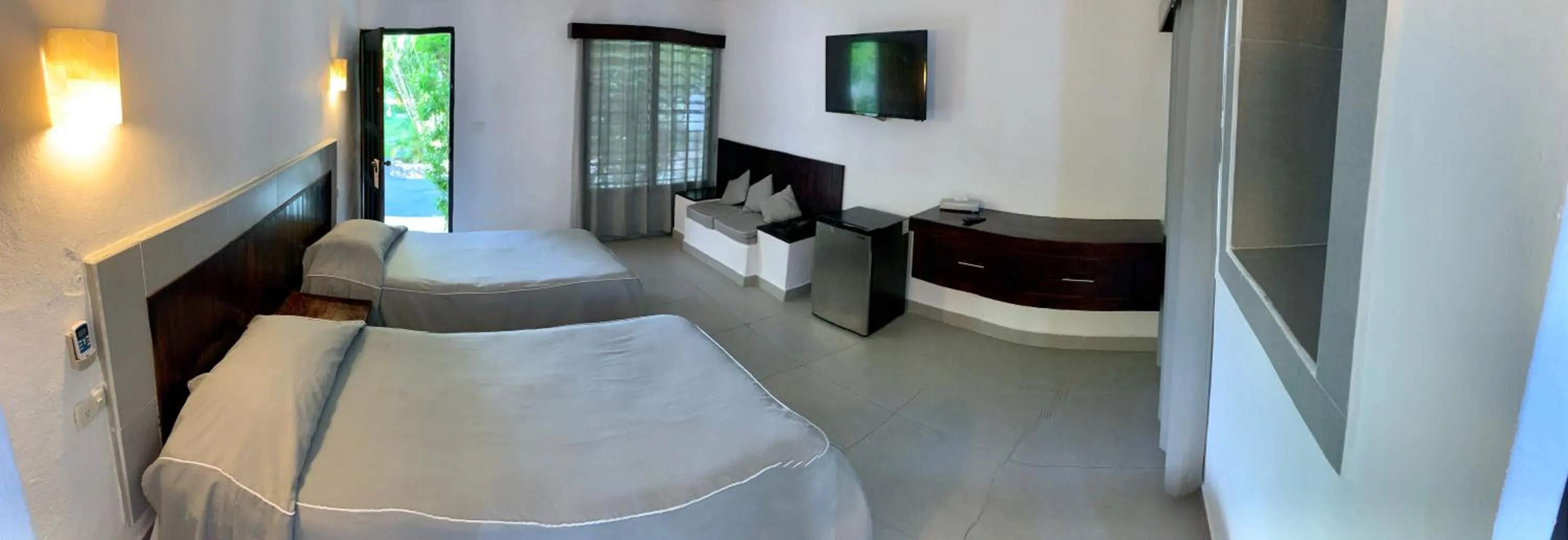 Staff, Bed in Villablanca Garden Beach Hotel