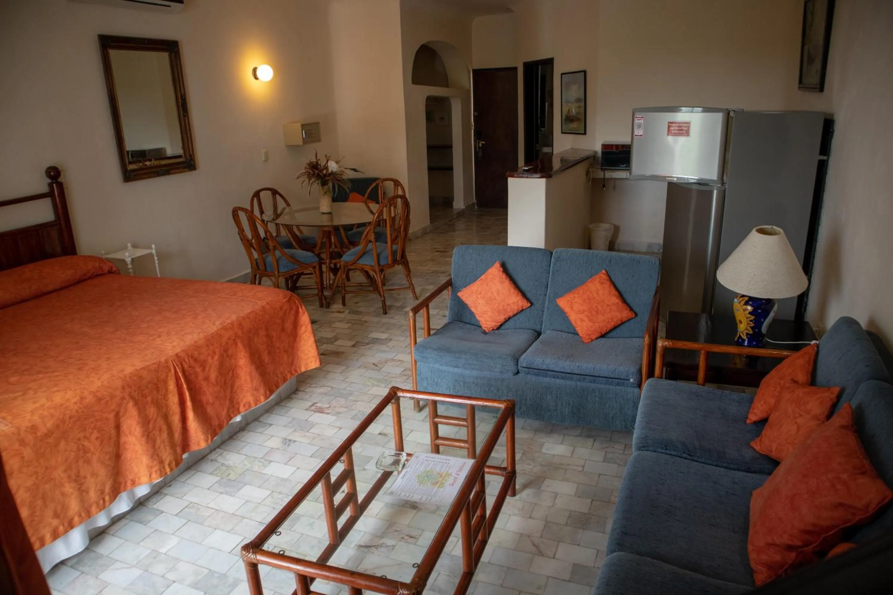 Staff, Bed in Villablanca Garden Beach Hotel