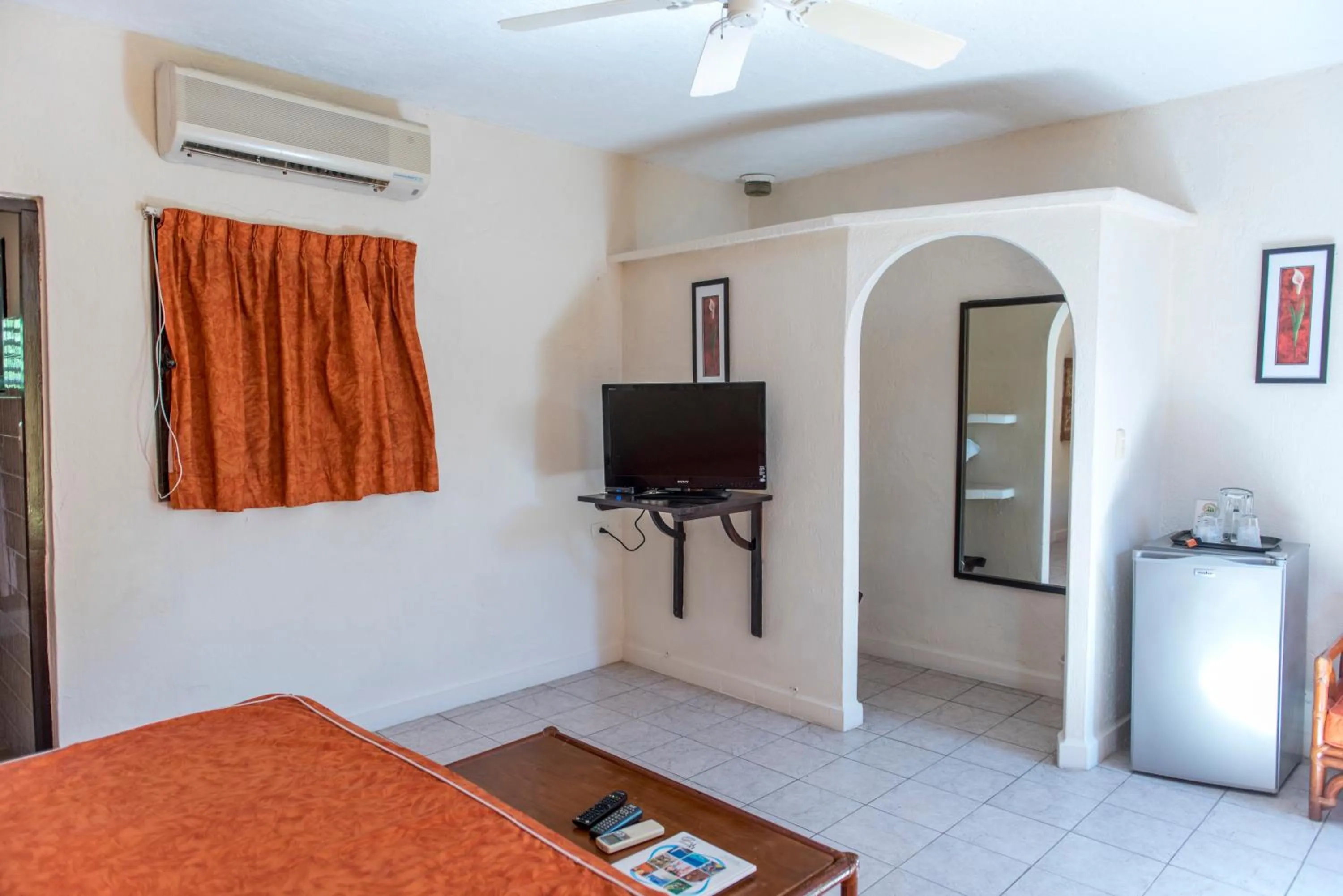 Photo of the whole room in Villablanca Garden Beach Hotel