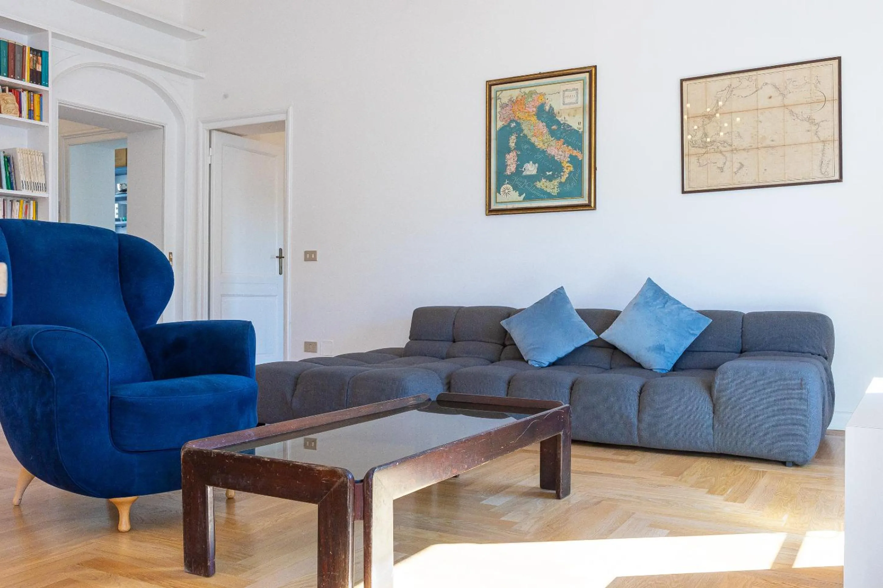 Living room in Giulio Cesare Penthouse Rental in Rome