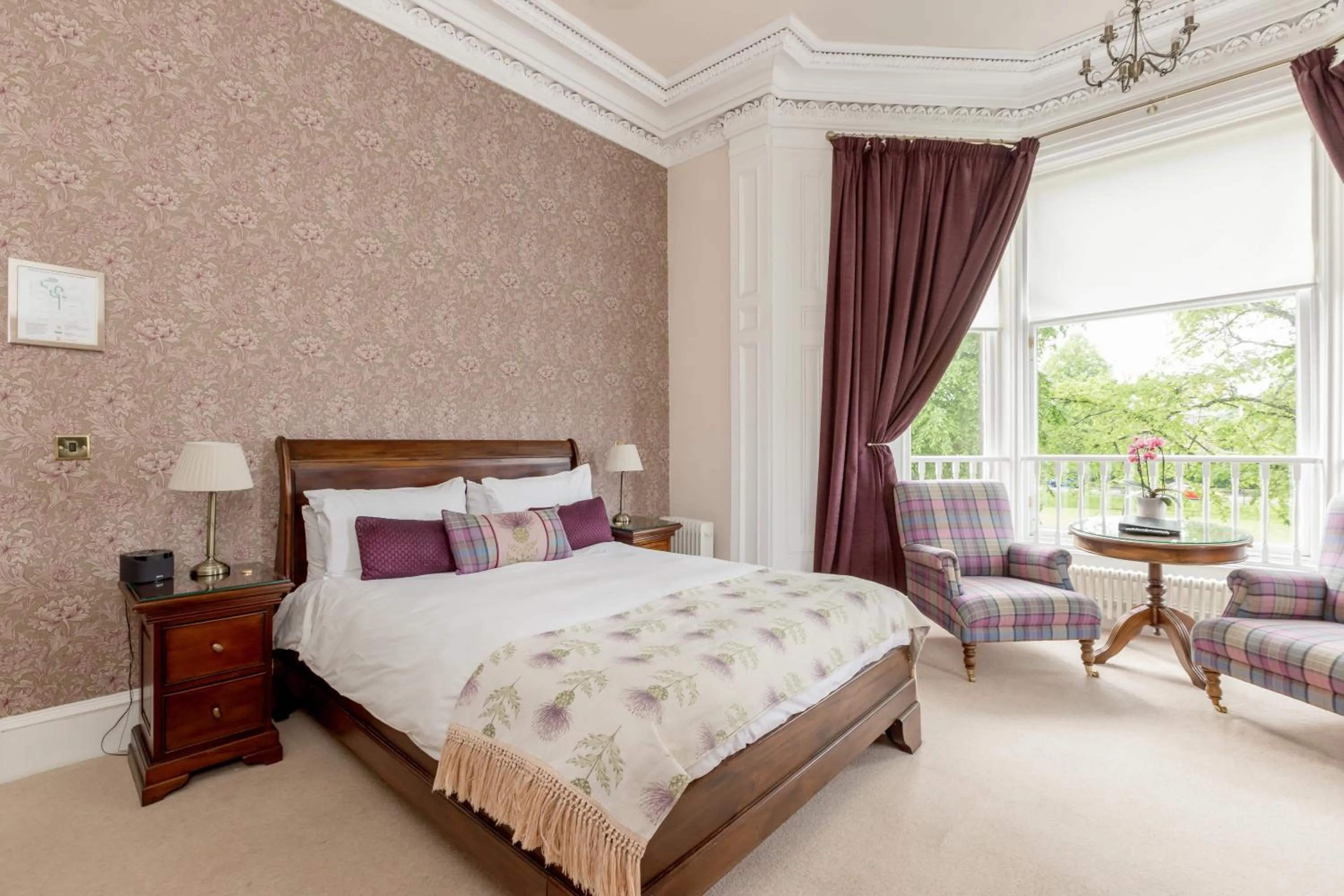 Bed in Victoria Square & The Orangery