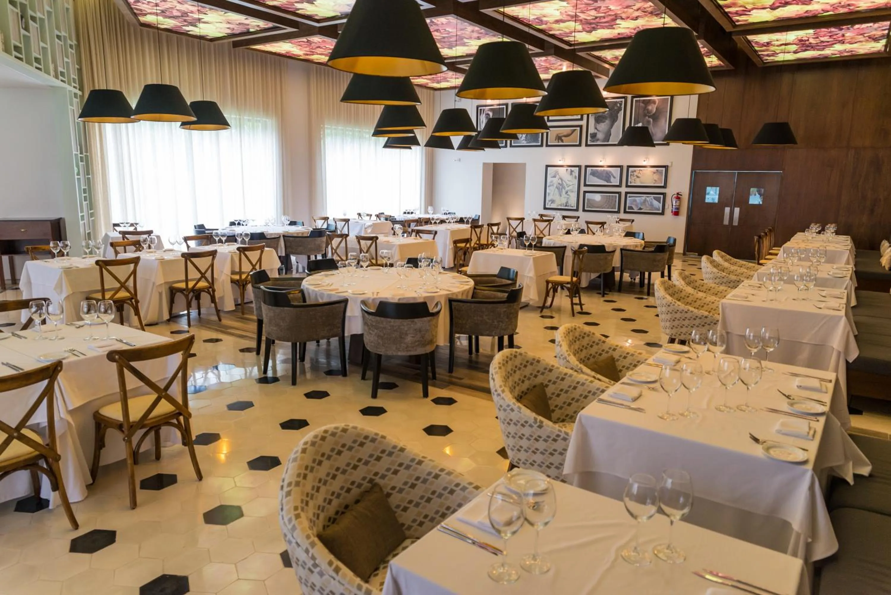 Restaurant/places to eat in Select Club at Sandos Playacar All Inclusive - Adults Only Area