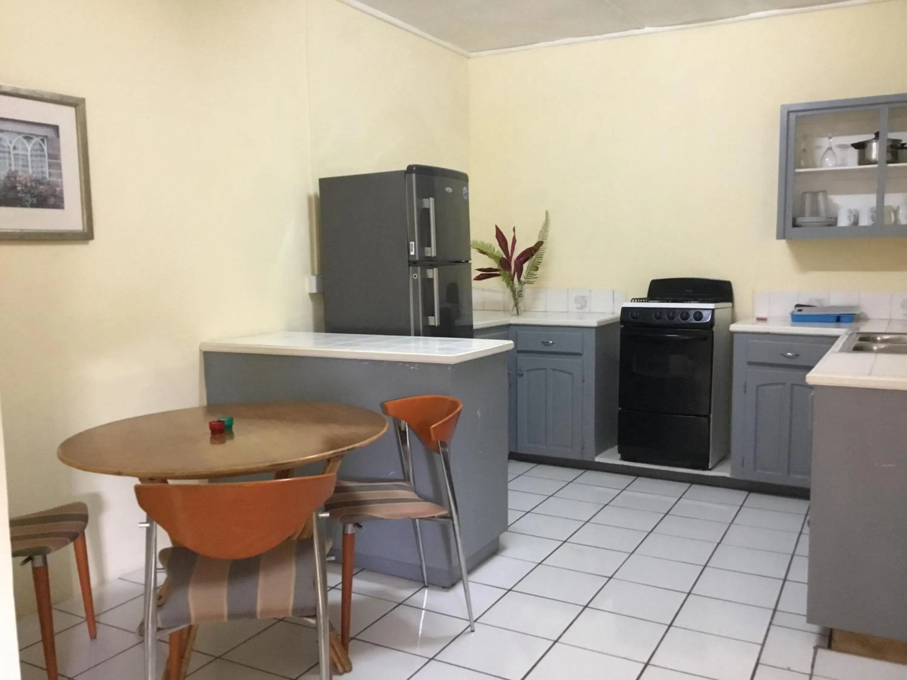 Kitchen or kitchenette in Harbour Vista Inn