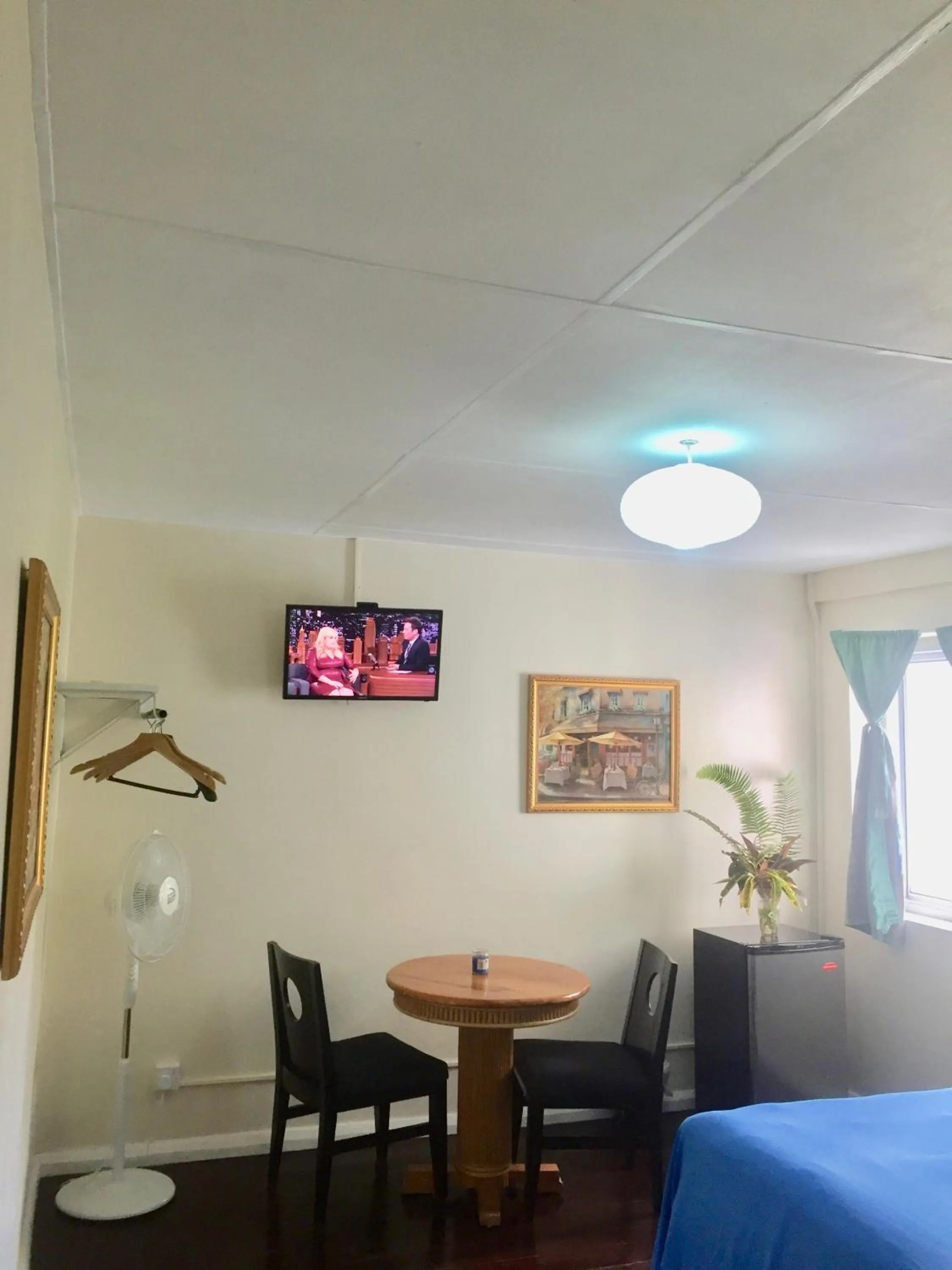 Photo of the whole room, Bed in Harbour Vista Inn