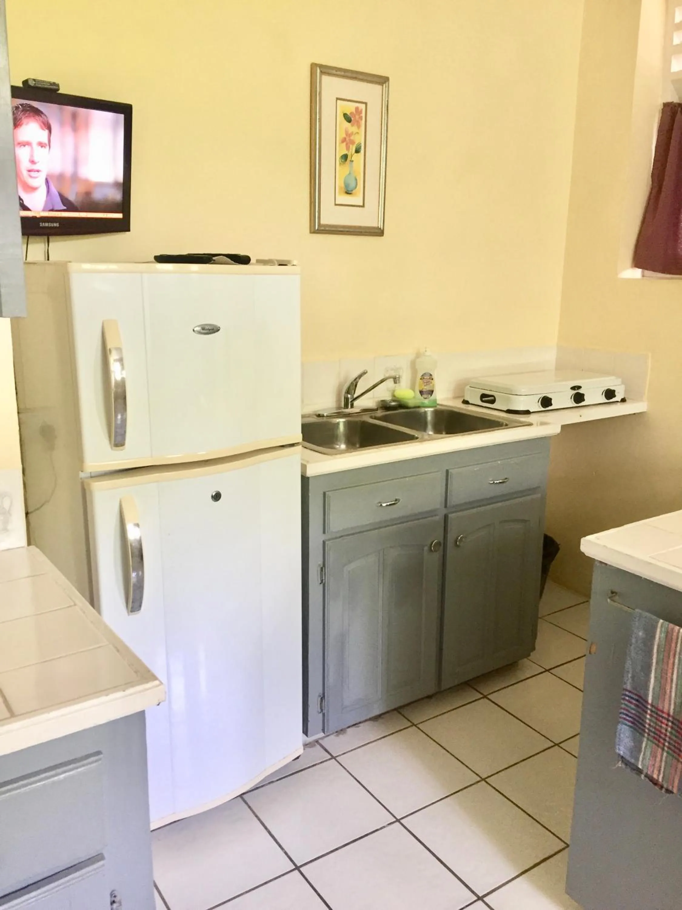 Kitchen or kitchenette in Harbour Vista Inn