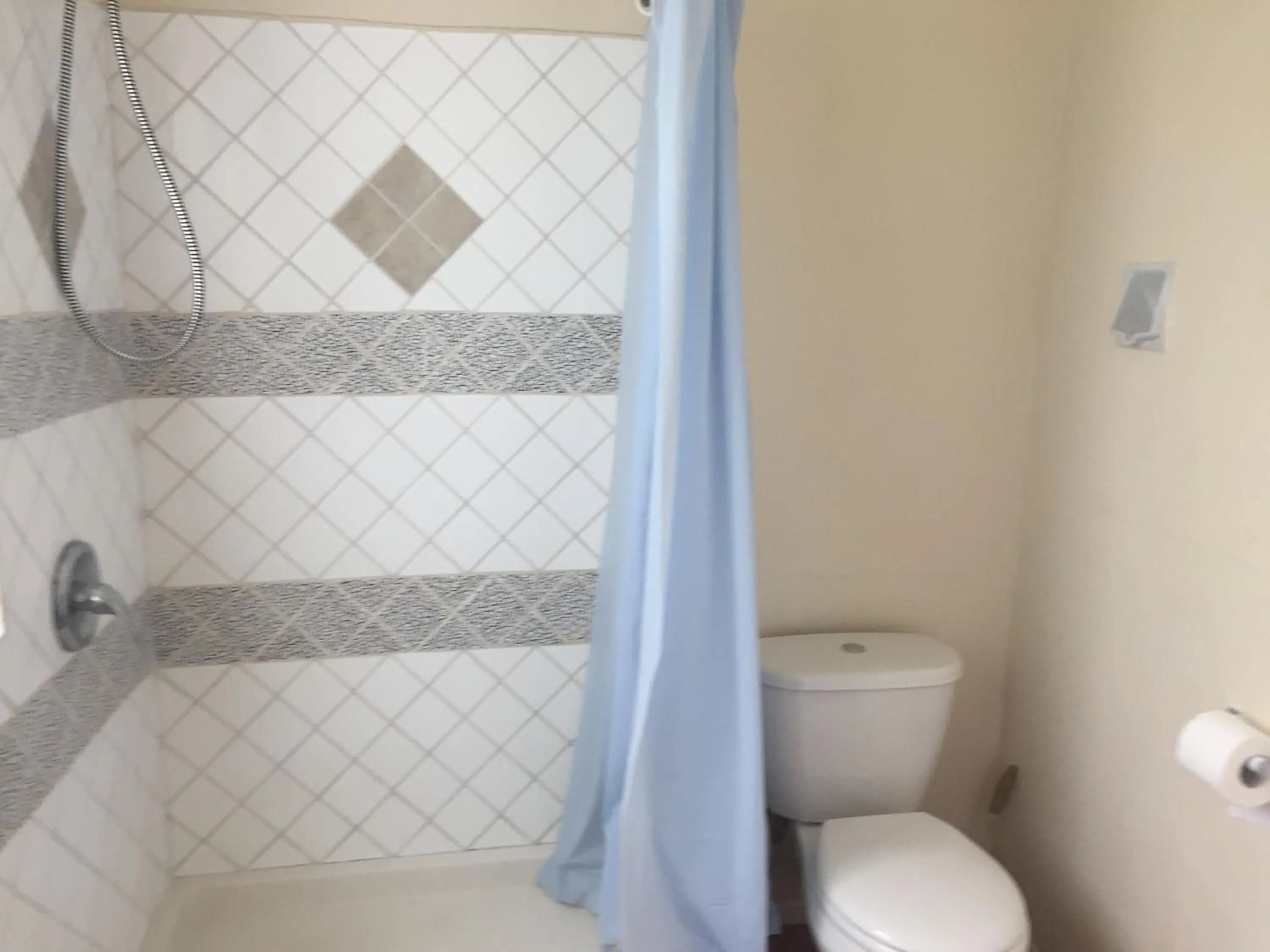 Shower in Harbour Vista Inn