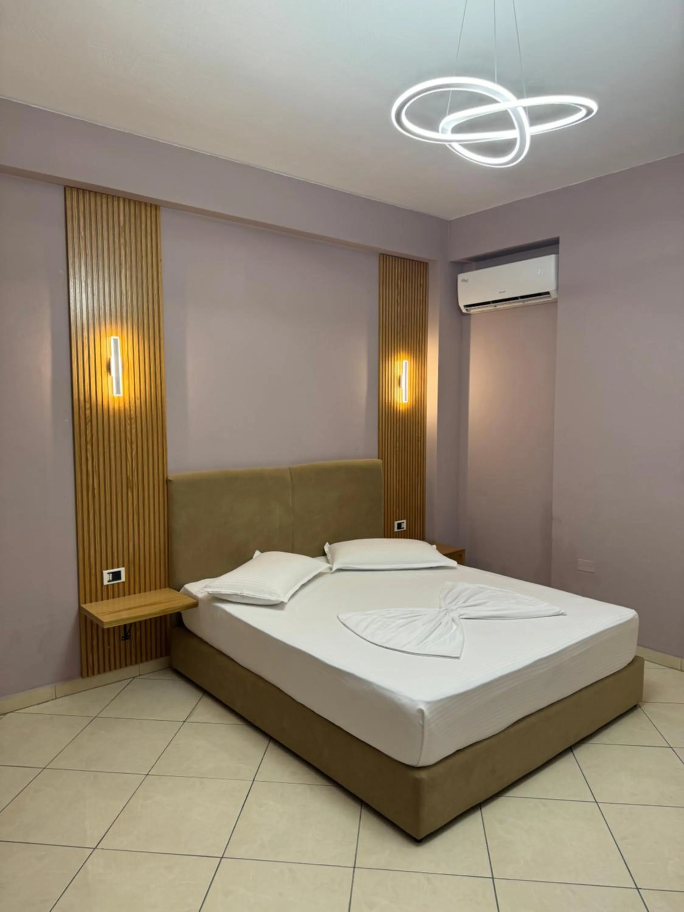 Bedroom, Bed in Hotel Kaloshi