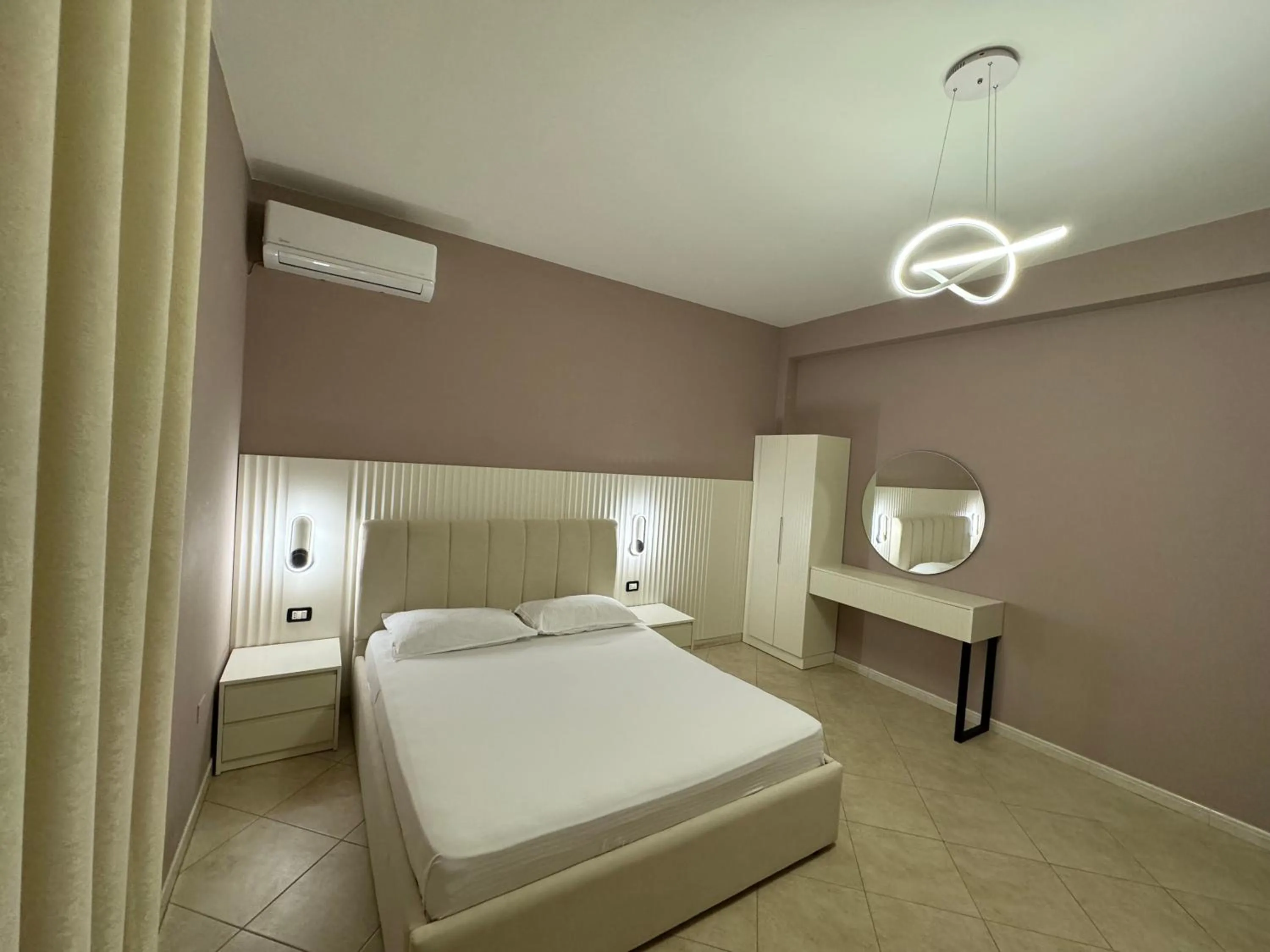 Bedroom, Bed in Hotel Kaloshi