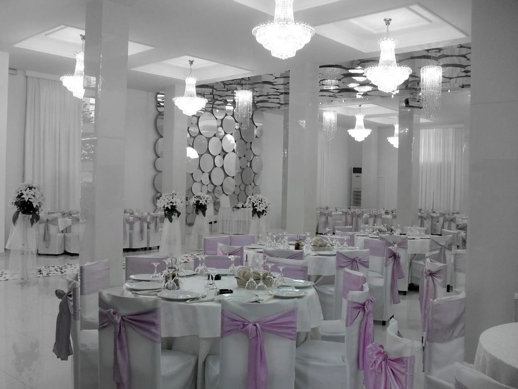 Restaurant/places to eat in Hotel Kaloshi