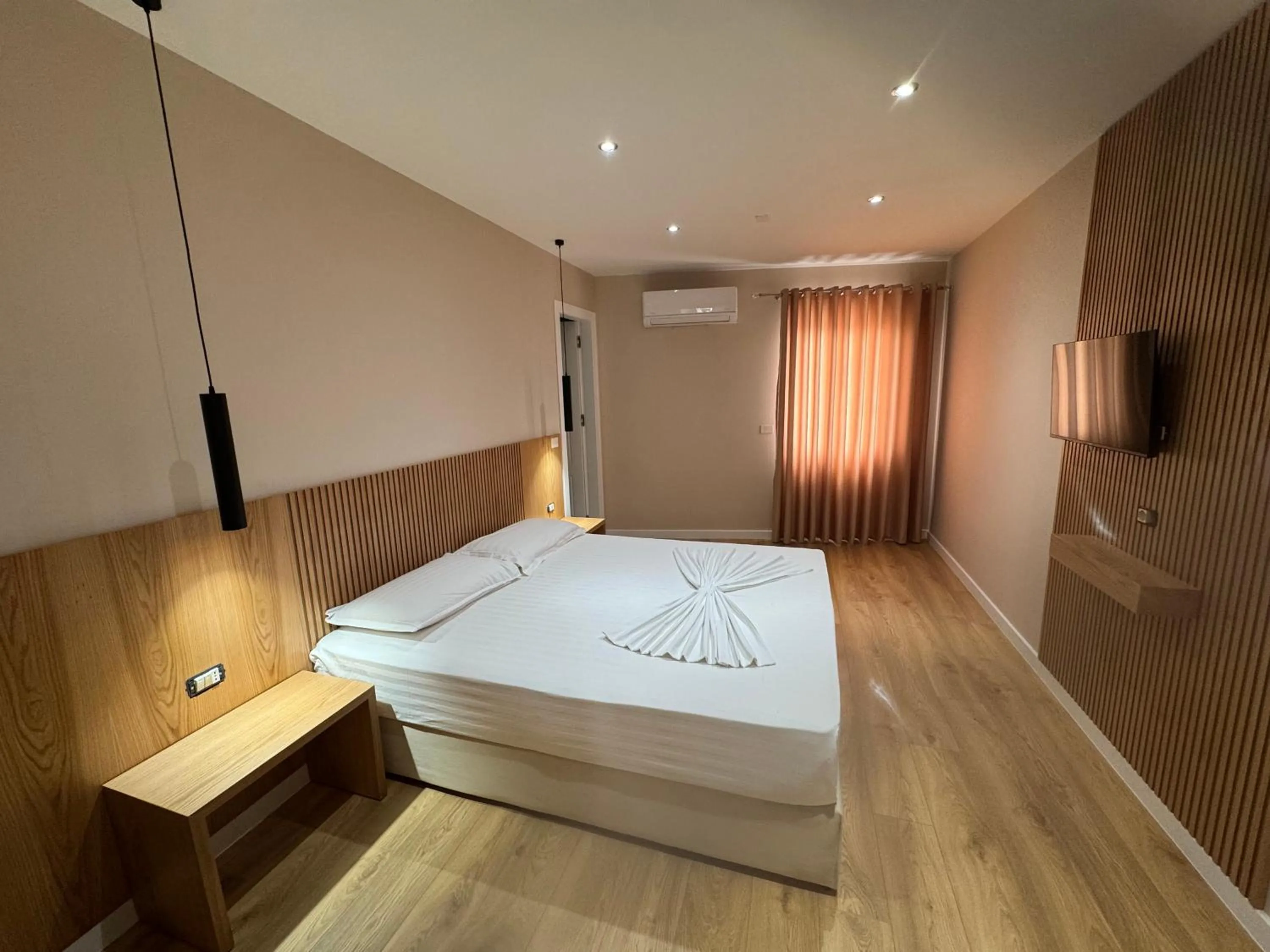 Bedroom, Bed in Hotel Kaloshi