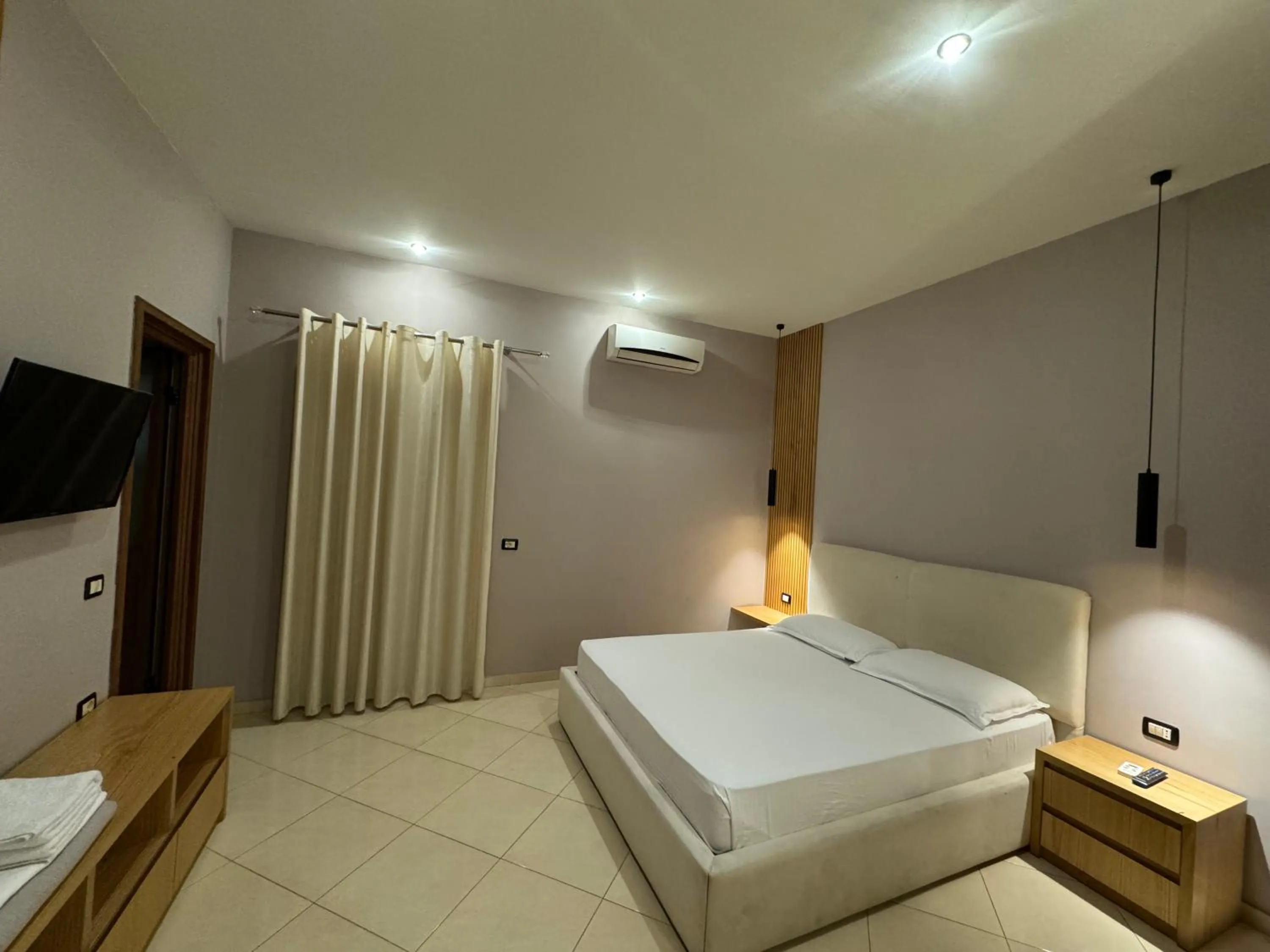 Bedroom, Bed in Hotel Kaloshi