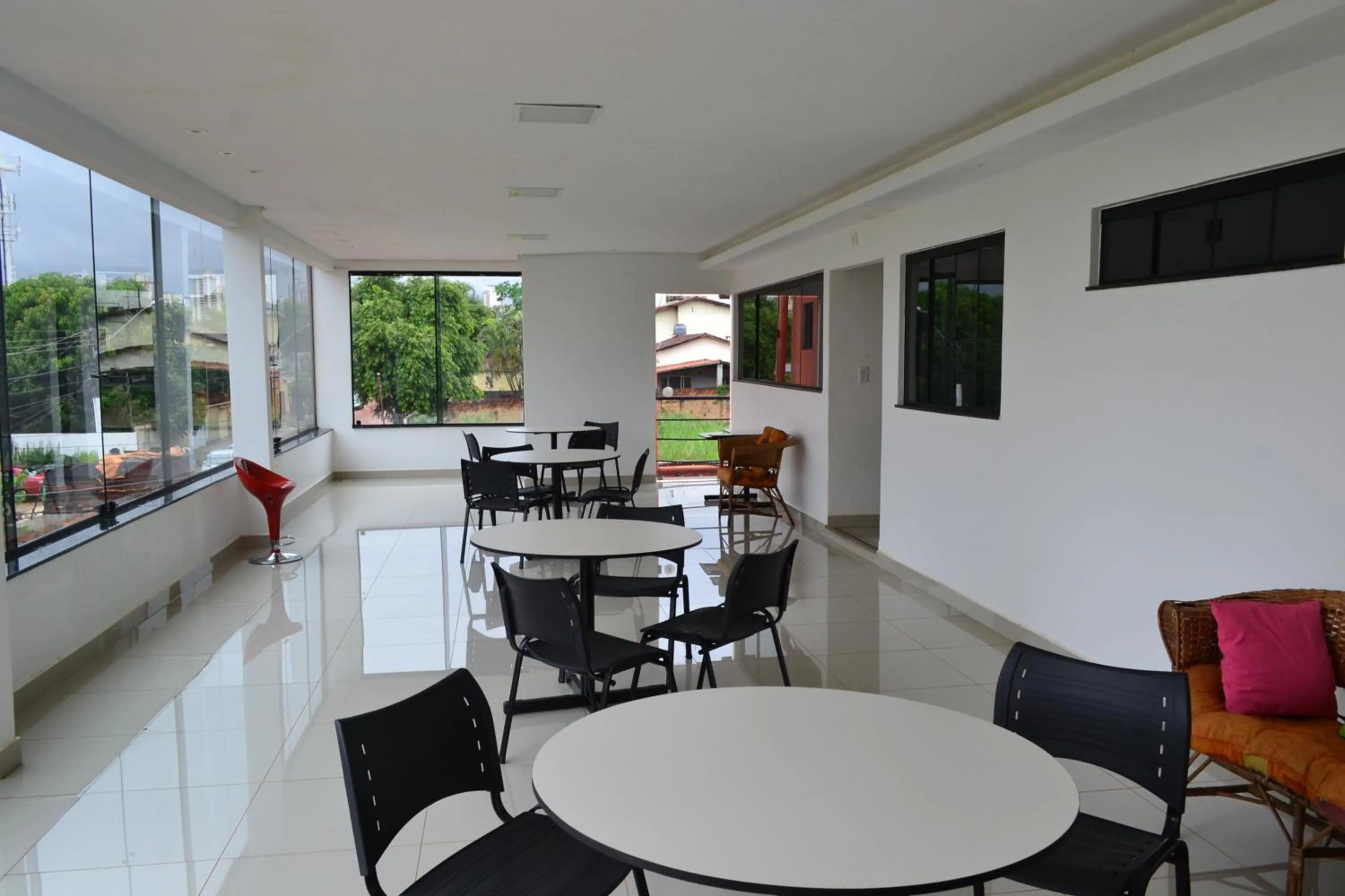 Communal lounge/ TV room in Aldeia das Flores Hotel