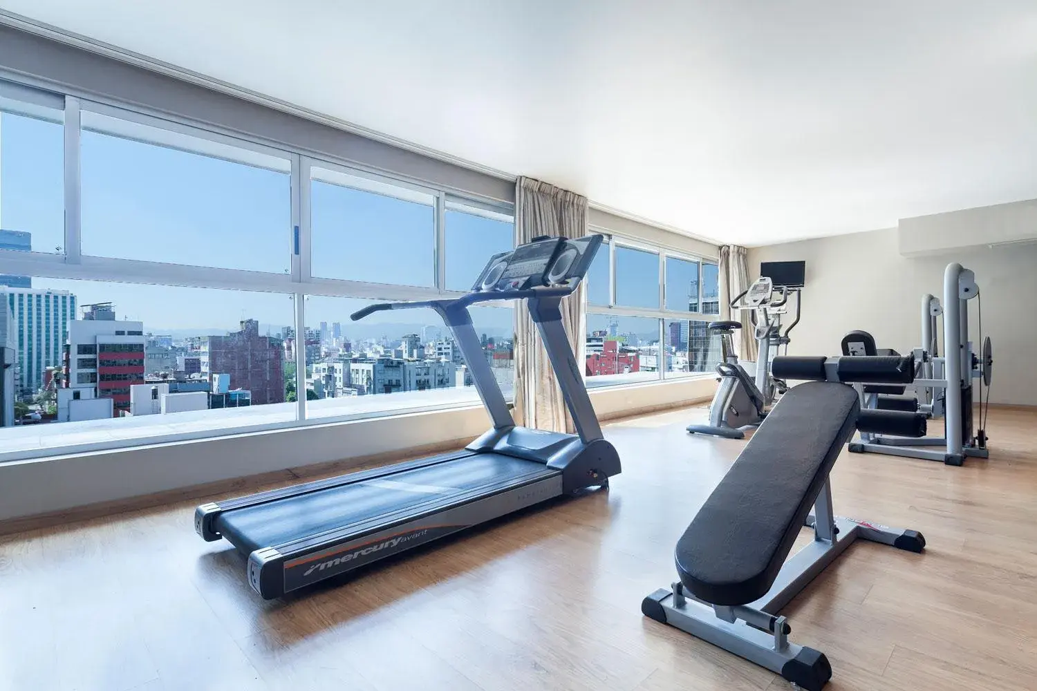 Fitness centre/facilities in Exe Suites Reforma Fitness centre/facilities in Exe Suites Reforma