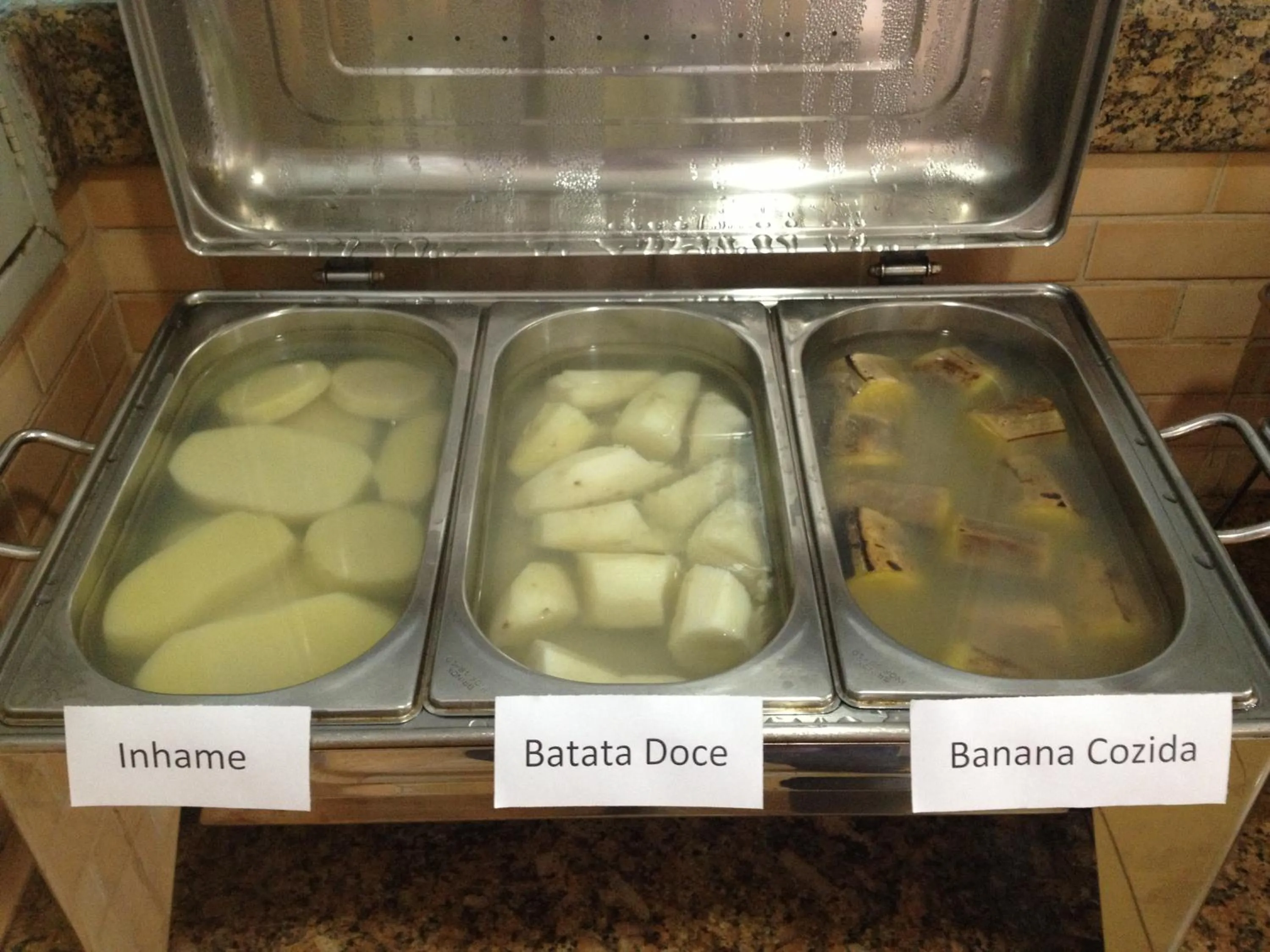 Buffet breakfast in Hotel Kalilândia