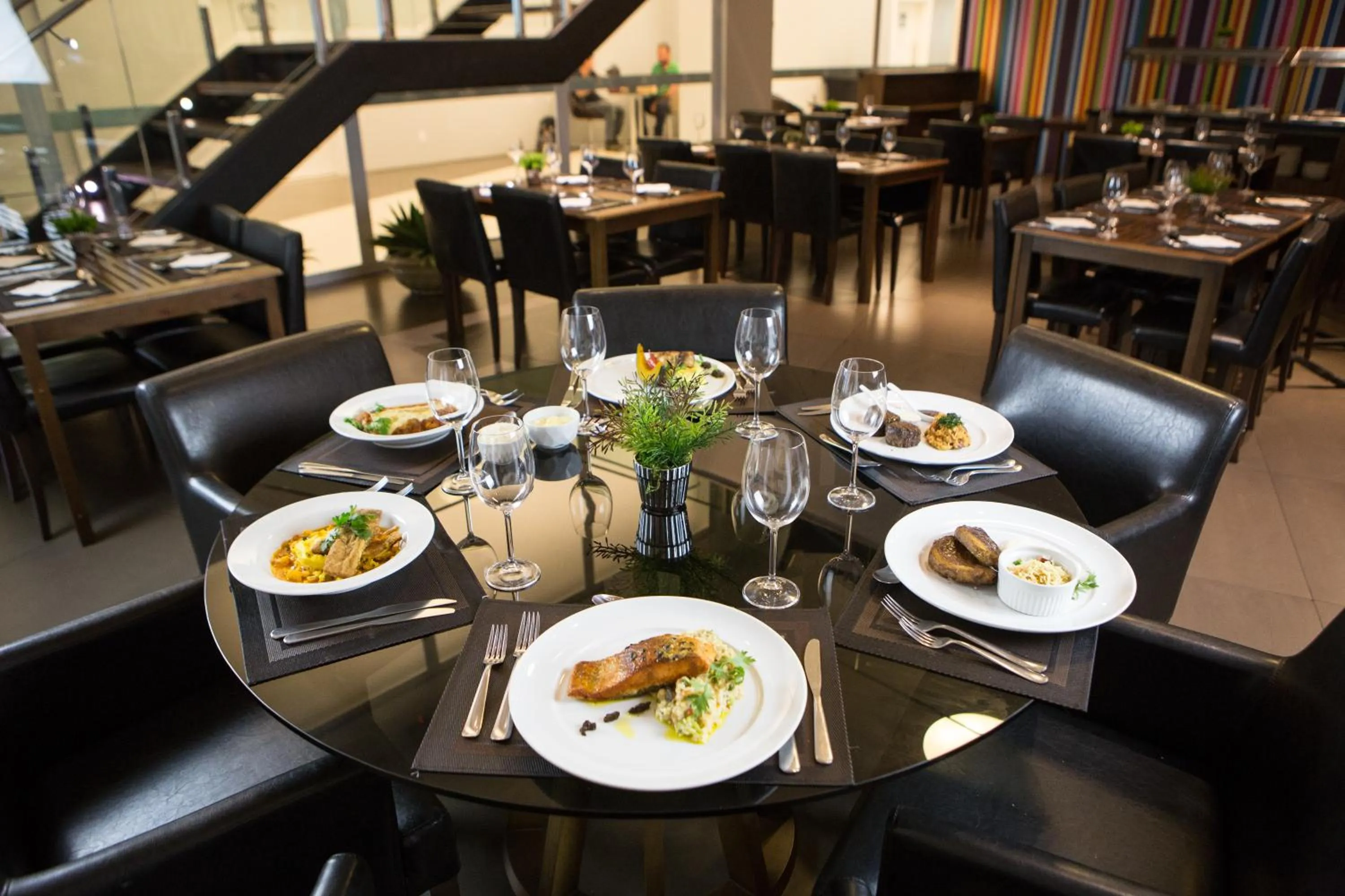 Restaurant/places to eat in Delmond Hotel