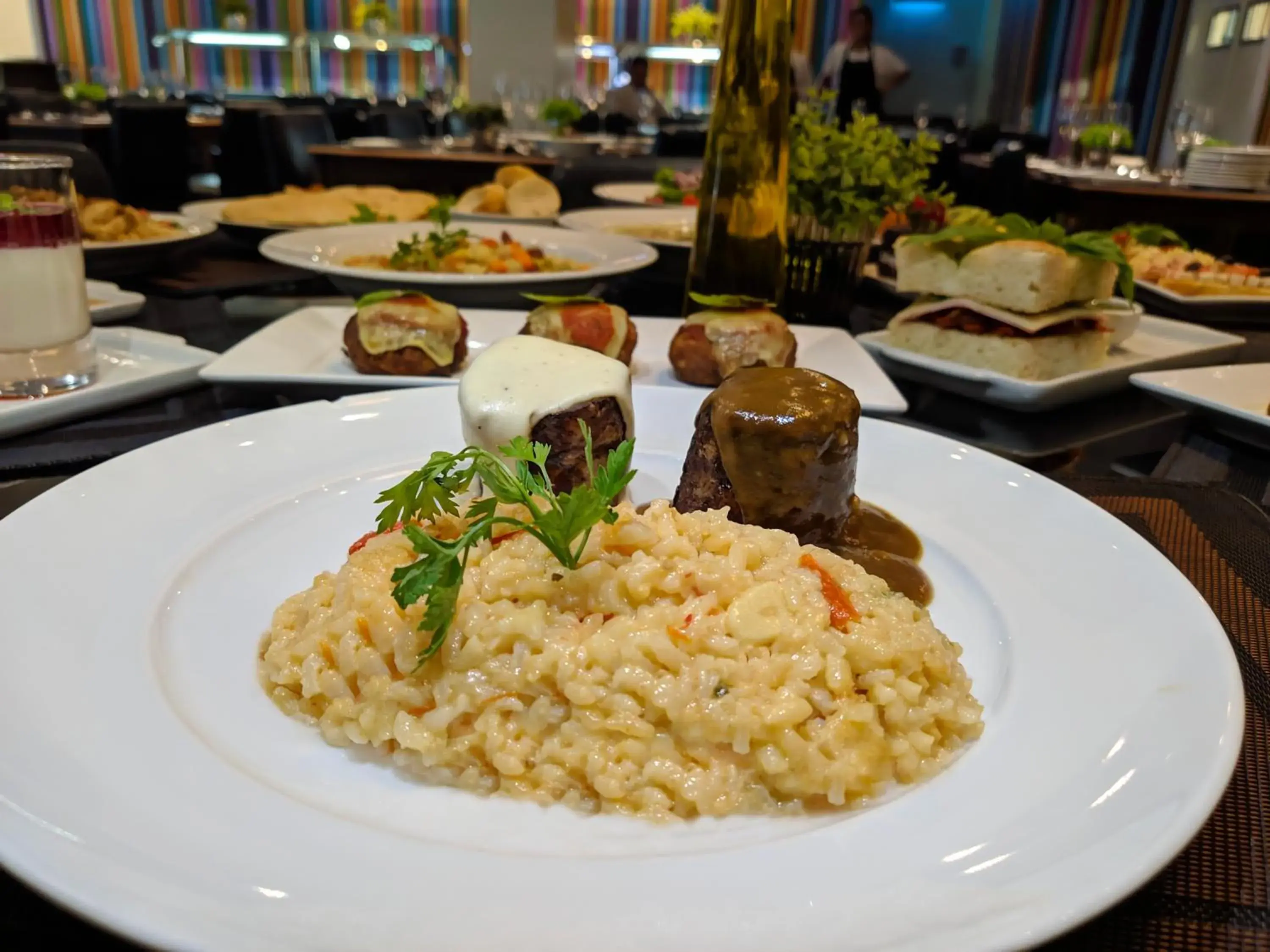 Restaurant/places to eat in Delmond Hotel Restaurant/places to eat in Delmond Hotel