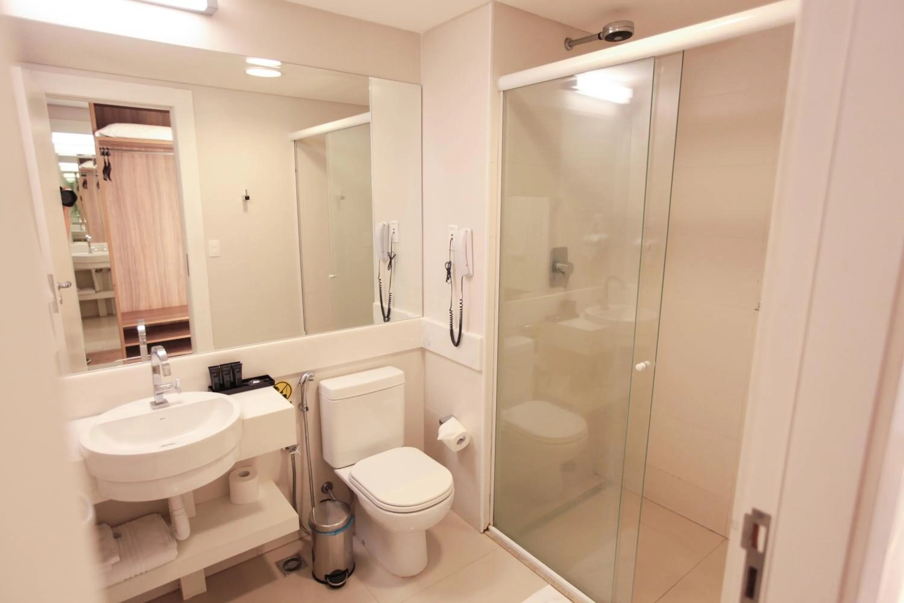 Bathroom in Delmond Hotel