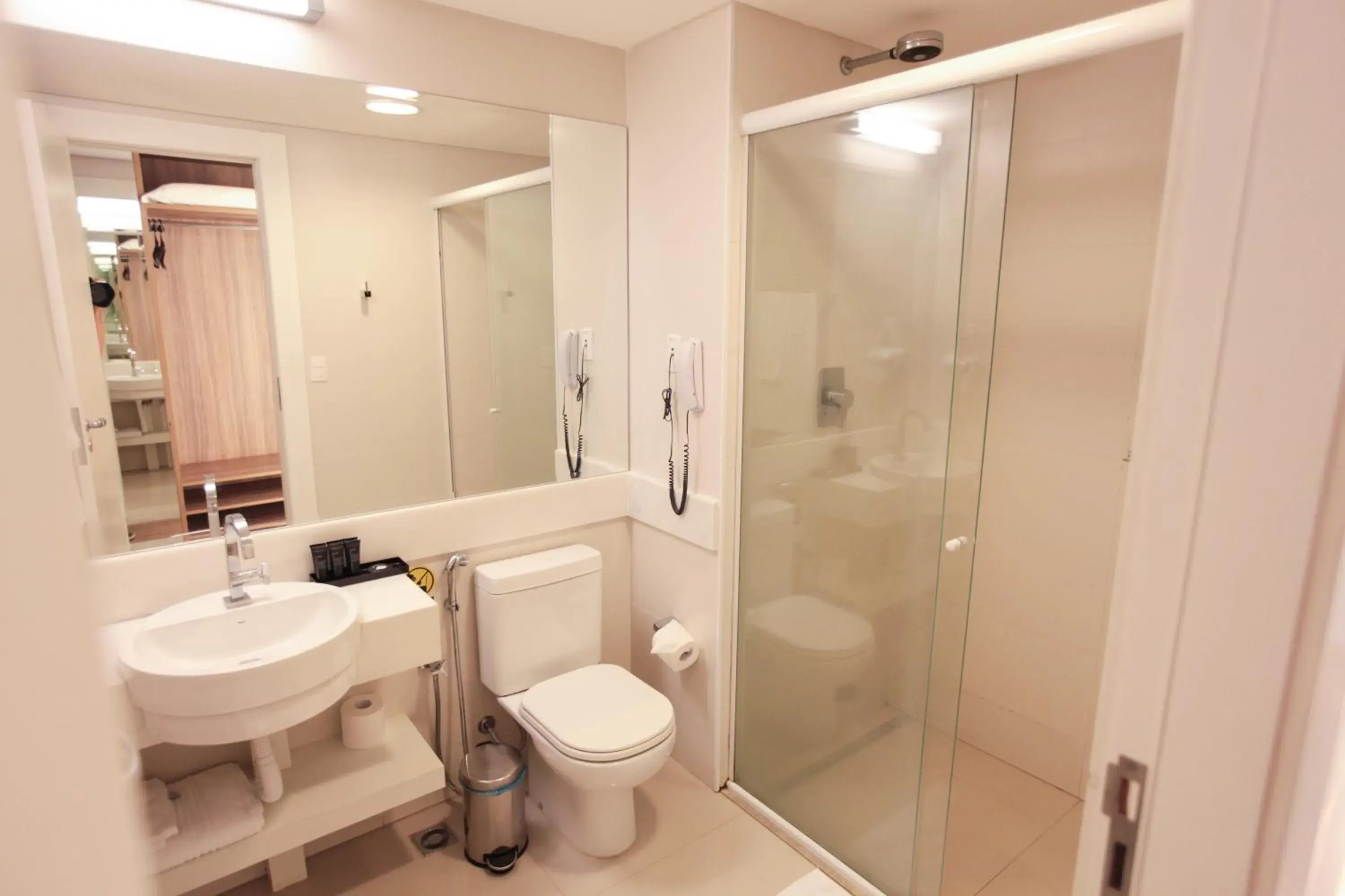 Bathroom in Delmond Hotel Bathroom in Delmond Hotel