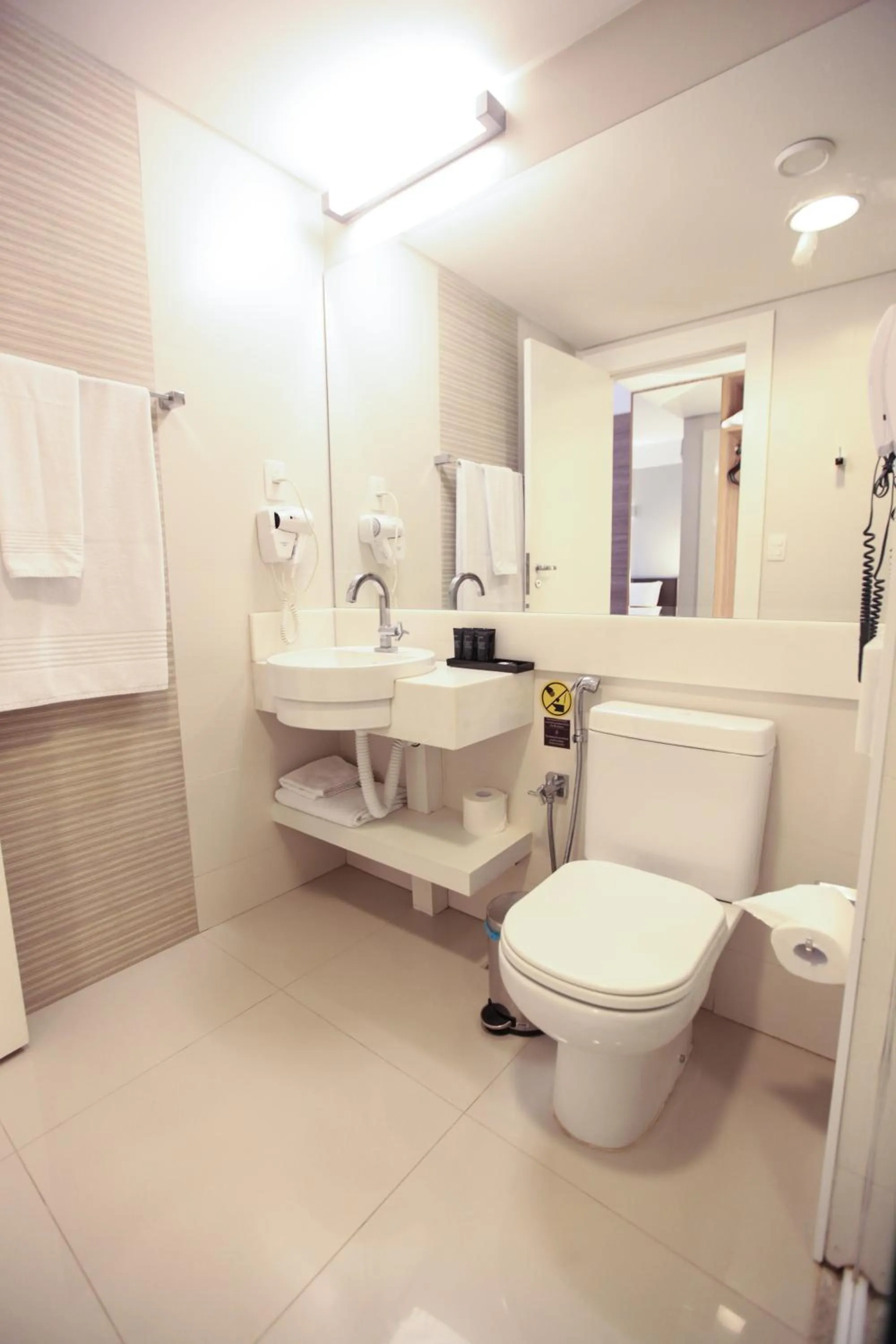 Bathroom in Delmond Hotel