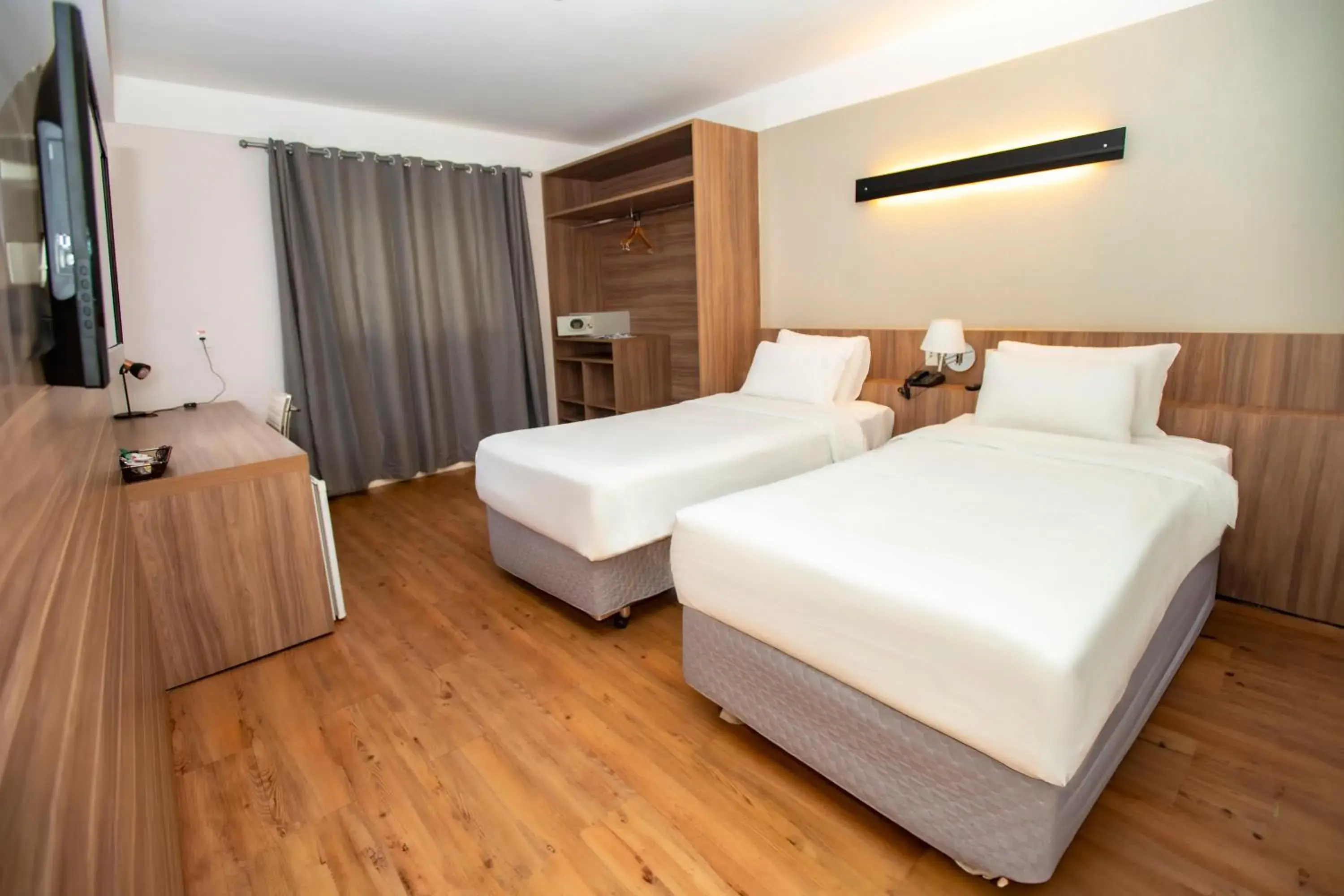 Twin Room - single occupancy - Disability Access in Delmond Hotel Twin Room - single occupancy - Disability Access in Delmond Hotel