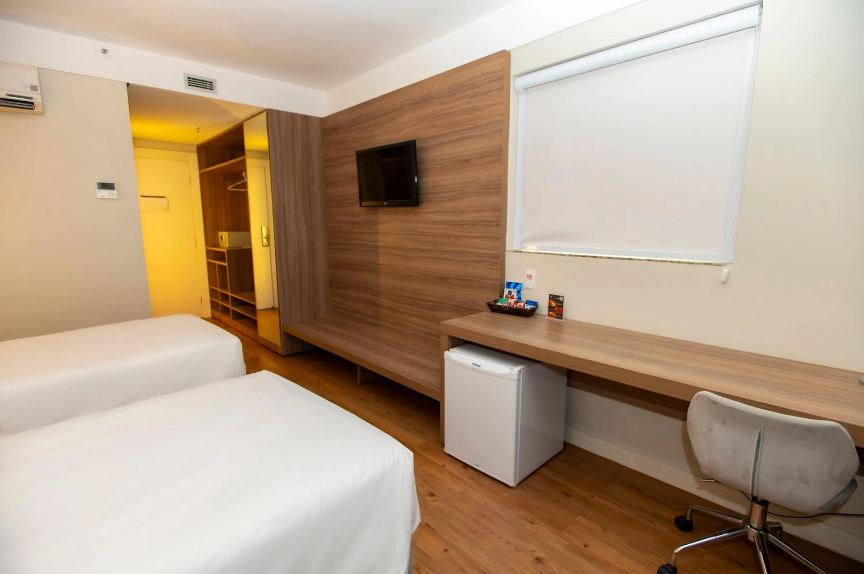 Bedroom, Bed in Delmond Hotel