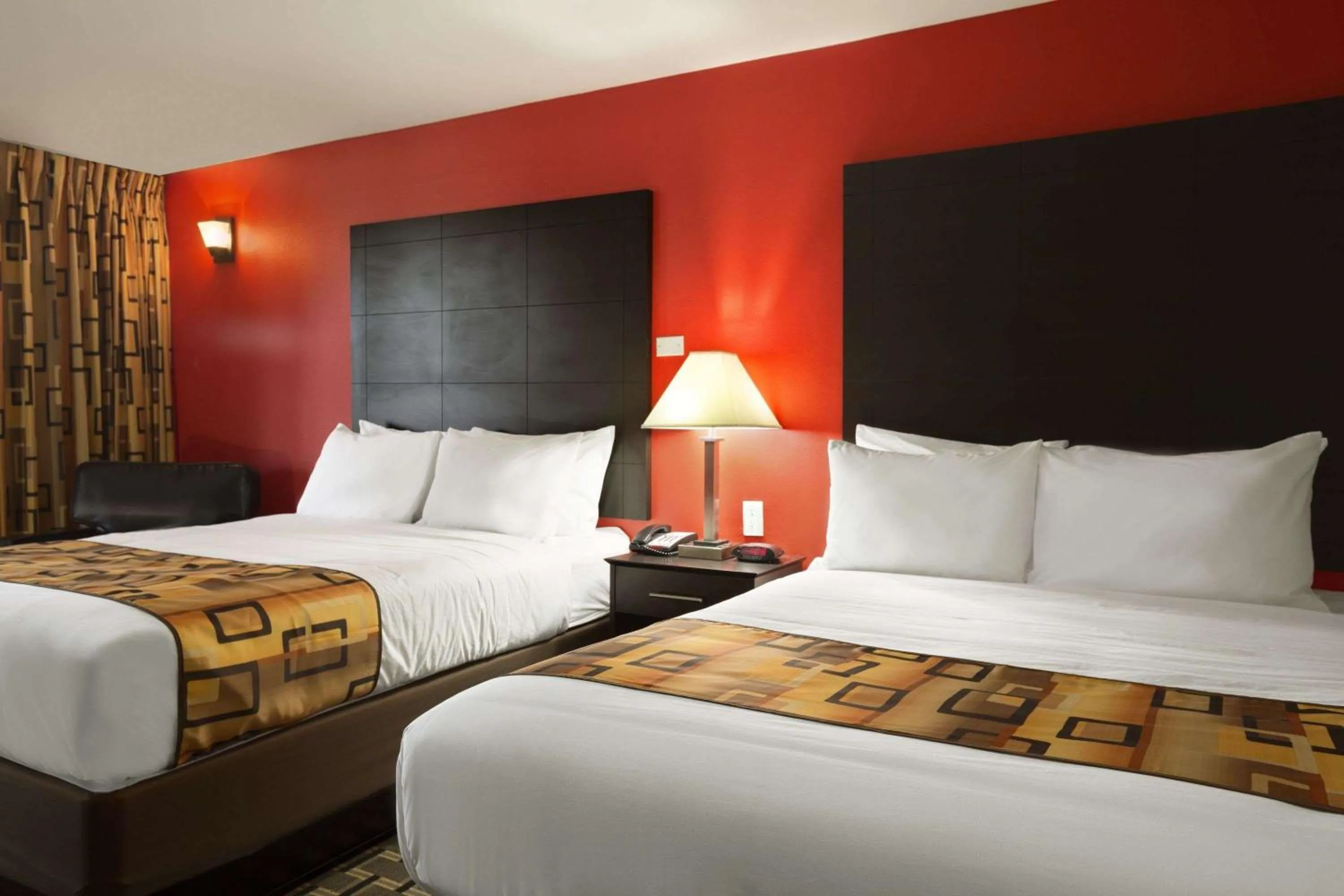 Photo of the whole room, Bed in Days Inn by Wyndham Henryetta