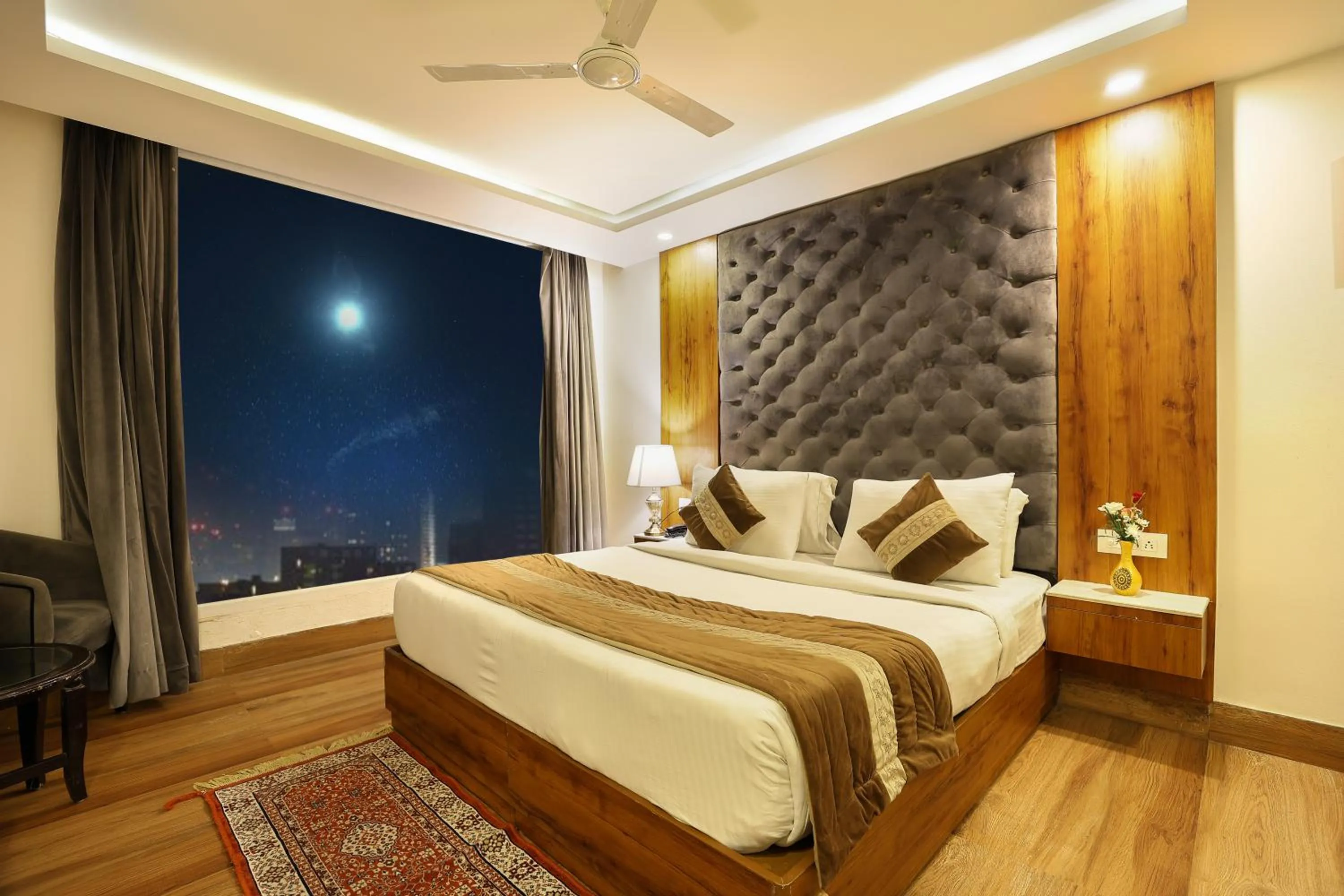 Photo of the whole room, Bed in OPO The View, Delhi Airport