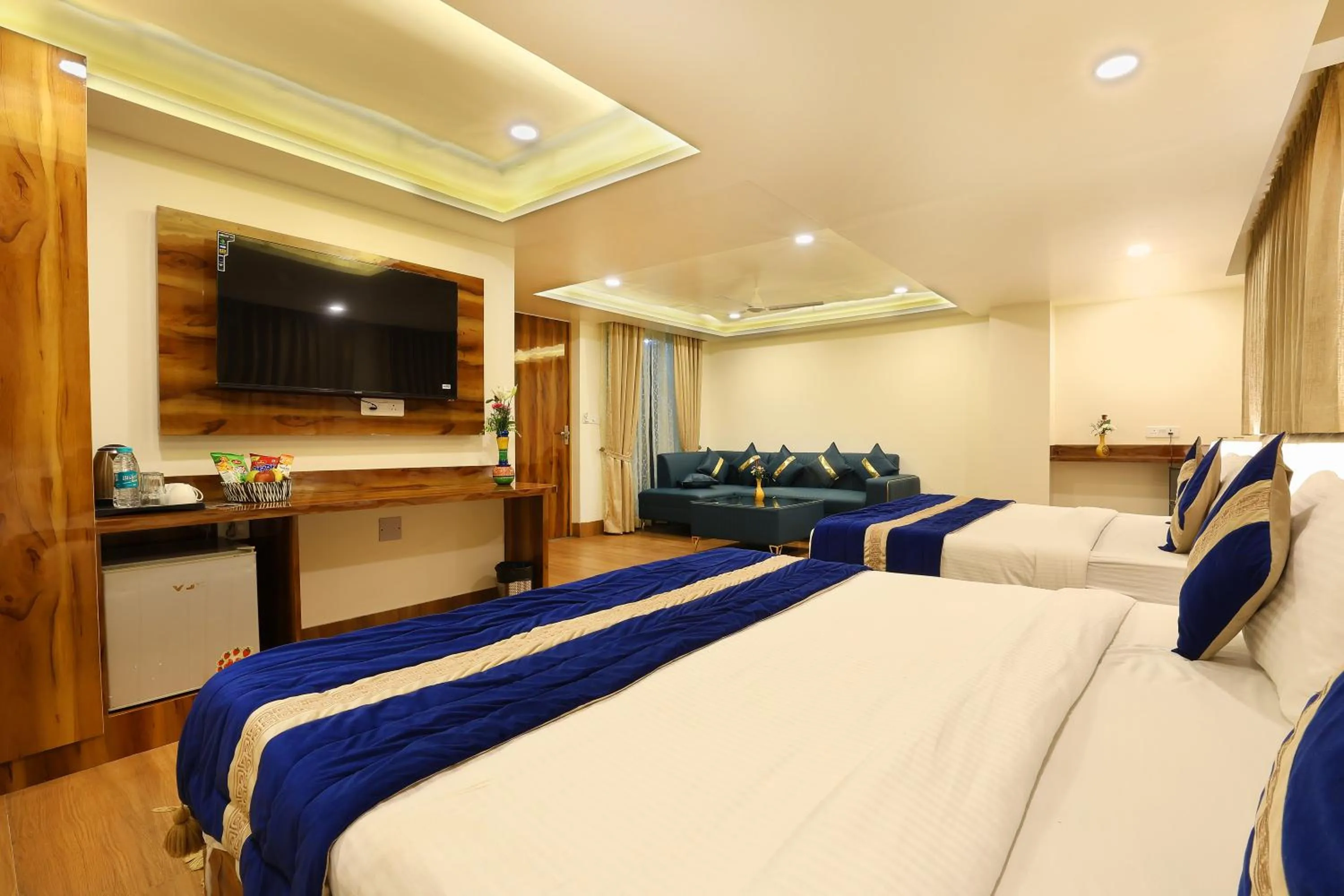 Photo of the whole room, Bed in OPO The View, Delhi Airport