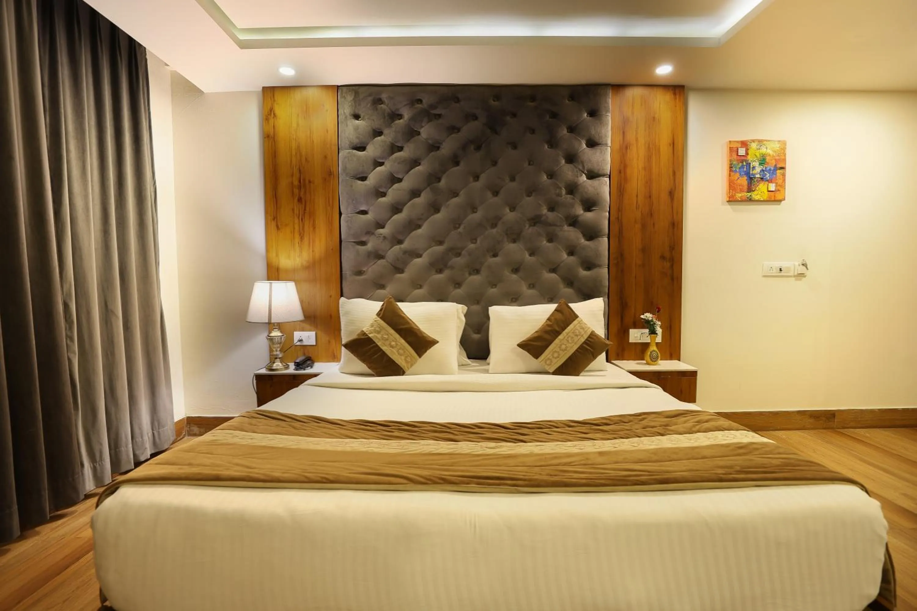 Photo of the whole room, Bed in OPO The View, Delhi Airport