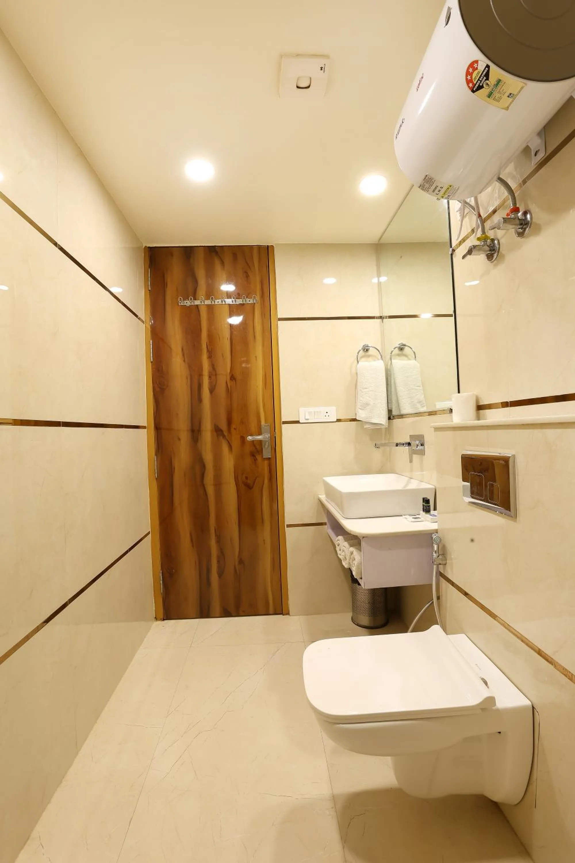 Shower in OPO The View, Delhi Airport