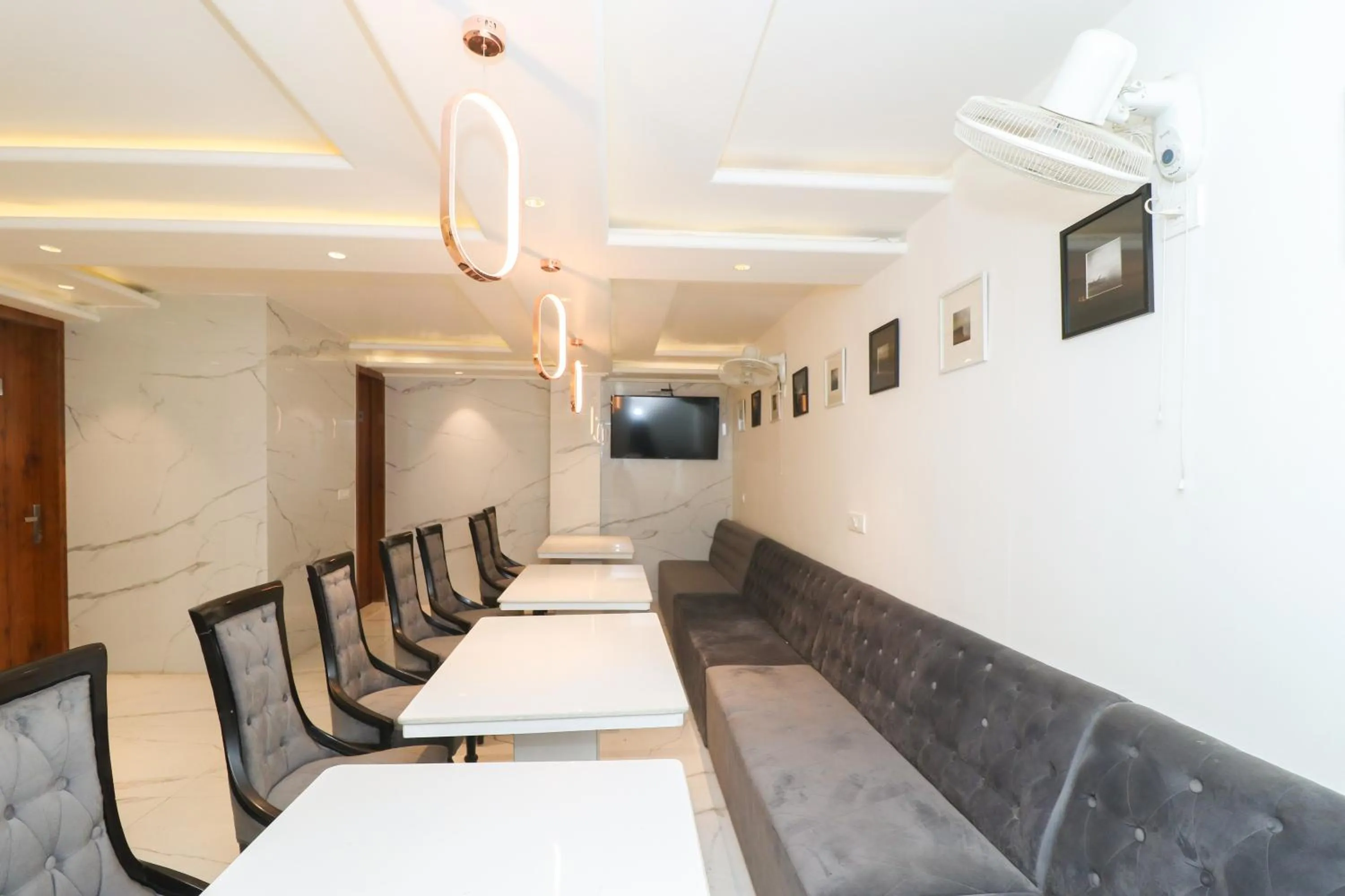 Restaurant/places to eat in OPO The View, Delhi Airport