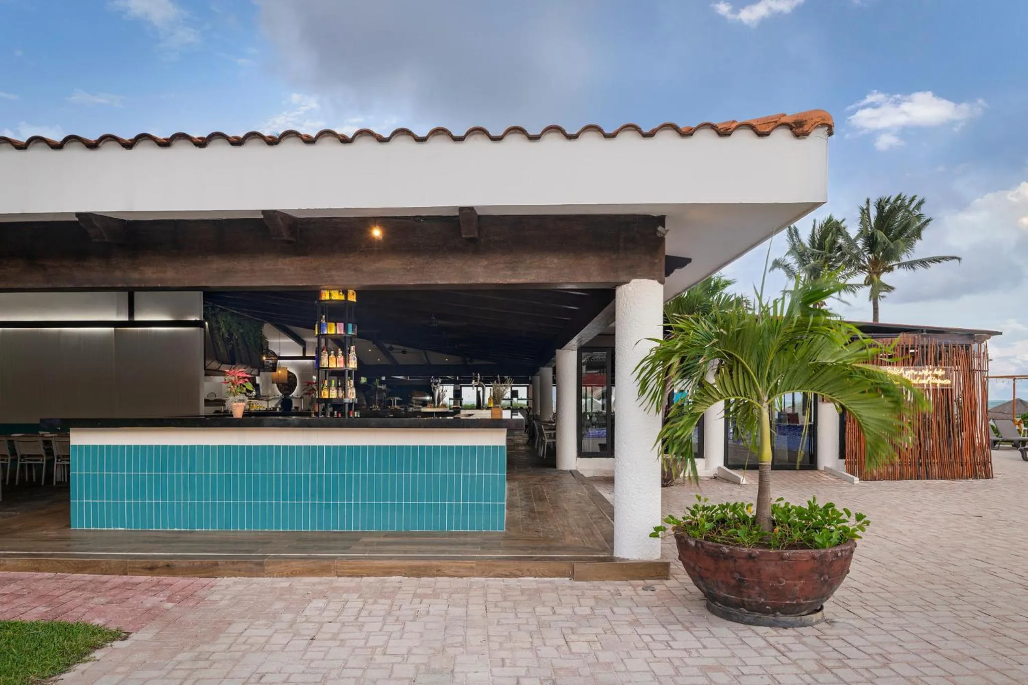 Patio in Ocean Coral & Turquesa All Inclusive