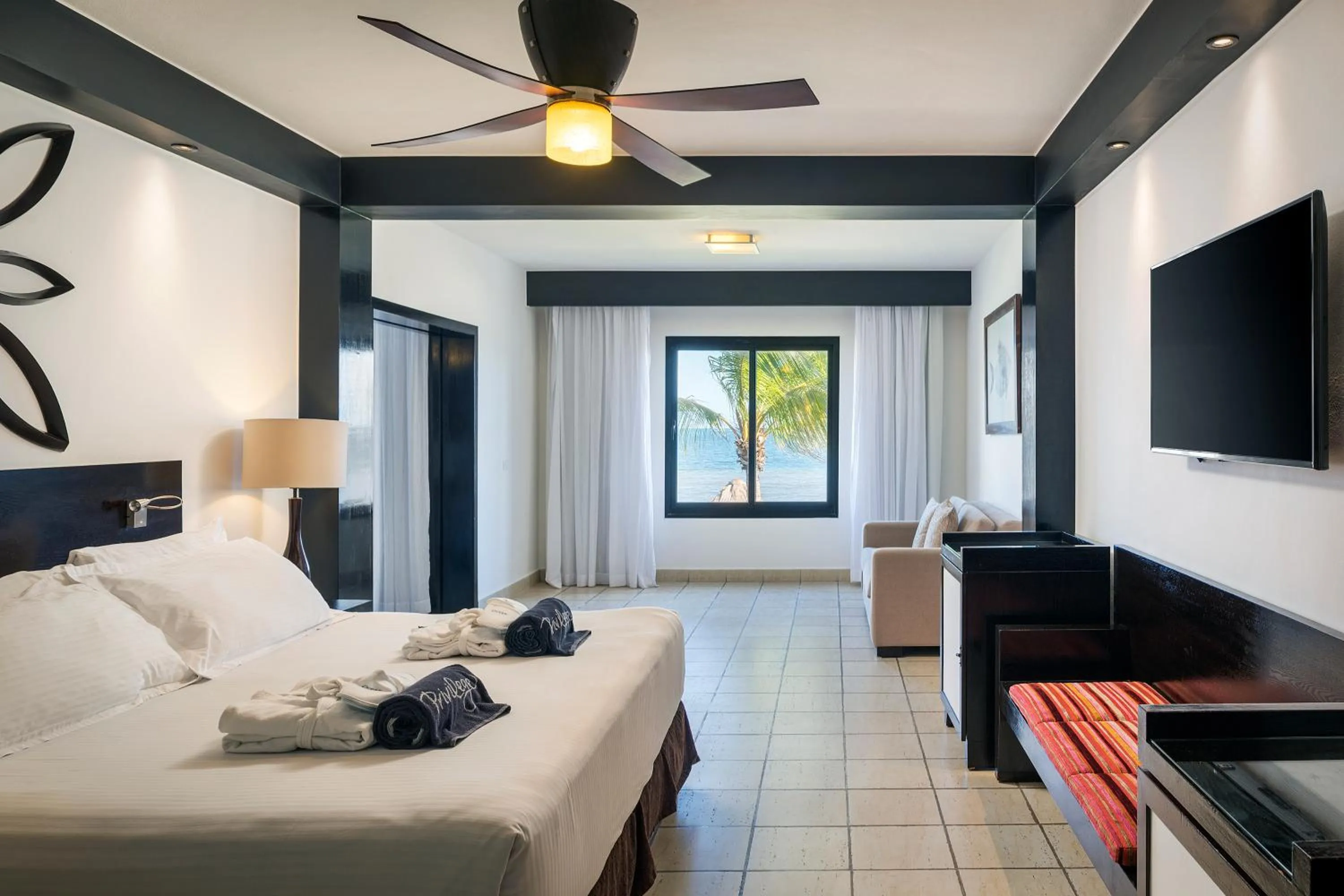 Bathroom, Bed in Ocean Coral & Turquesa All Inclusive