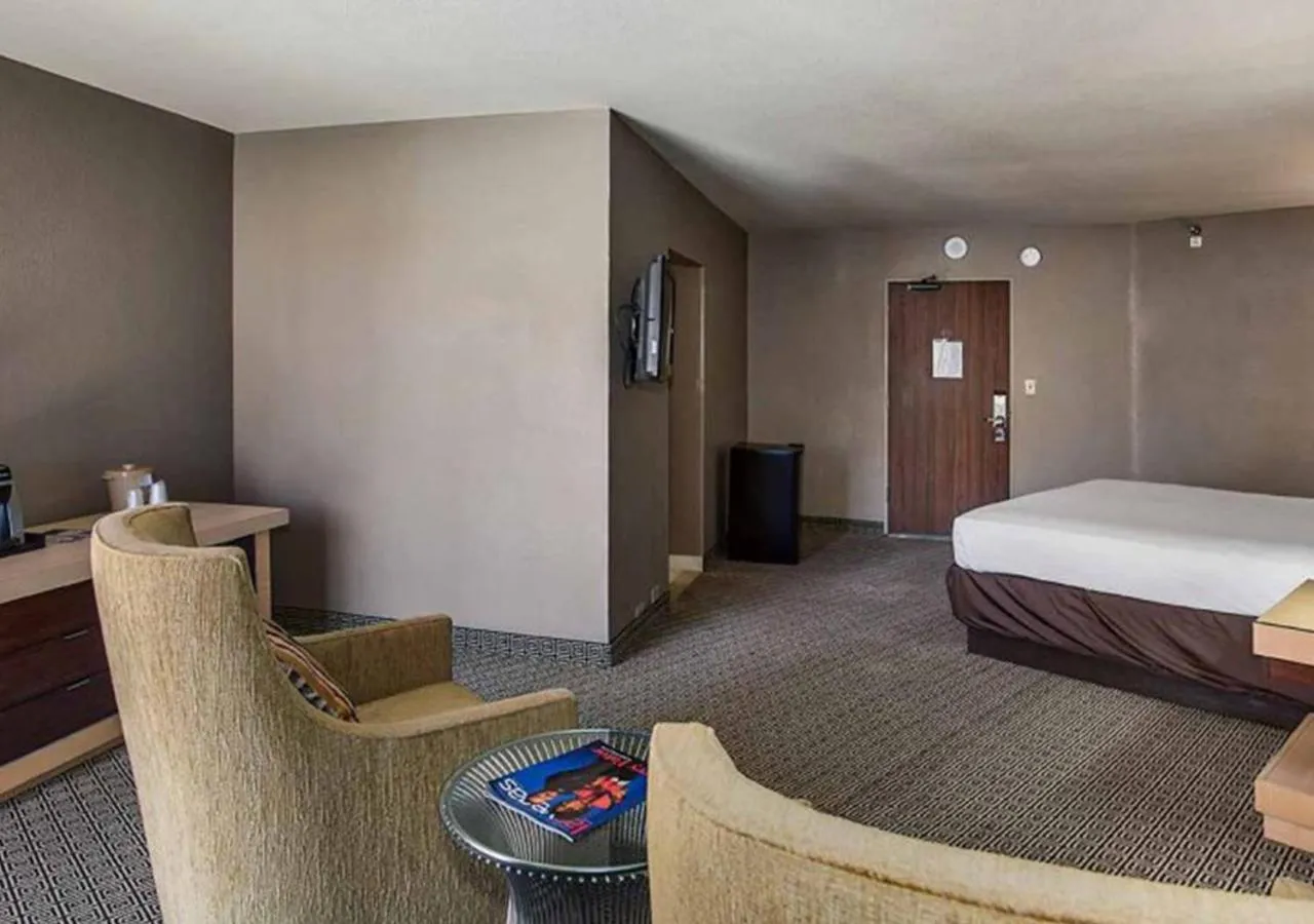 Photo of the whole room, Bed in Plaza Hotel & Casino