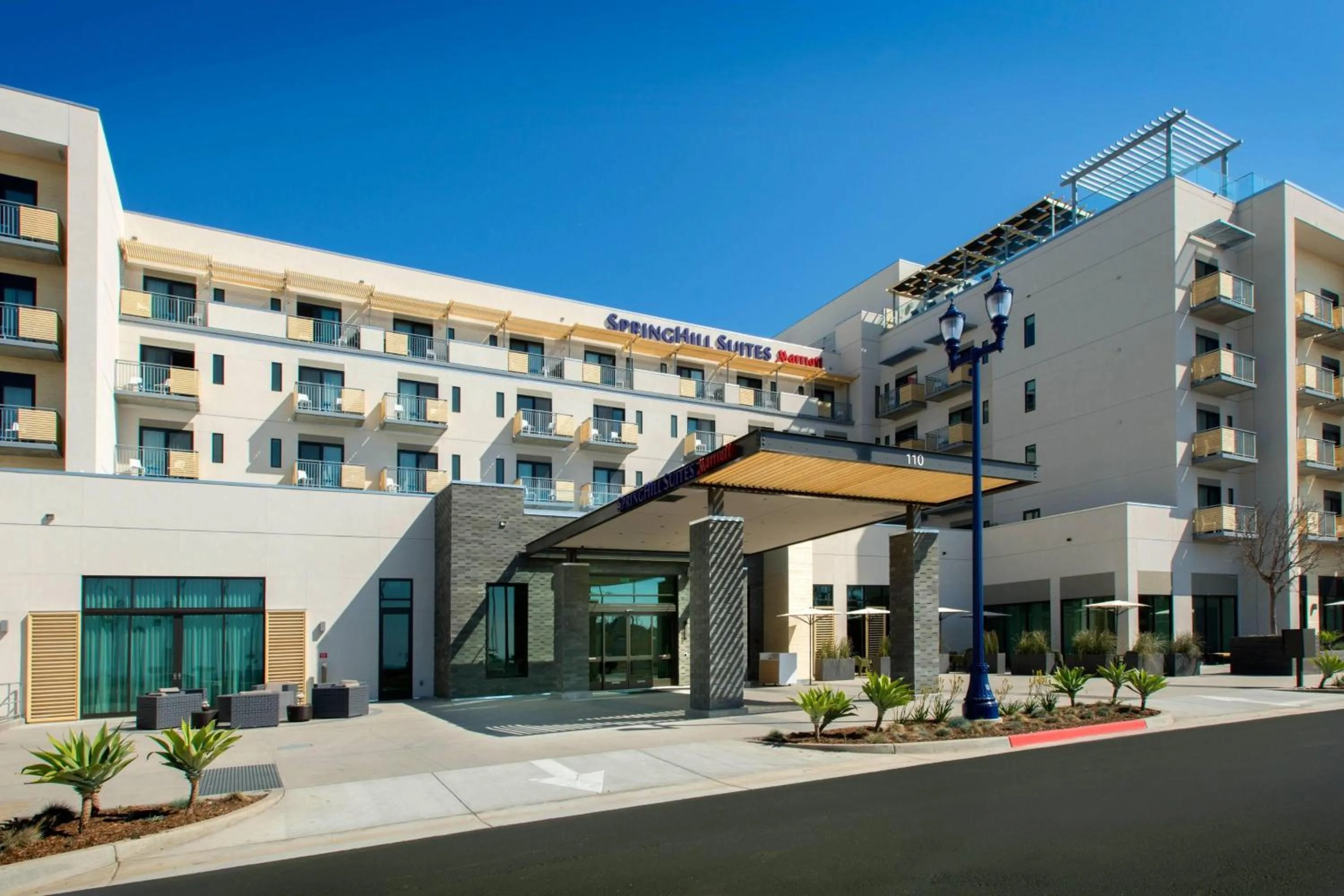 Property building in SpringHill Suites by Marriott Oceanside Beach